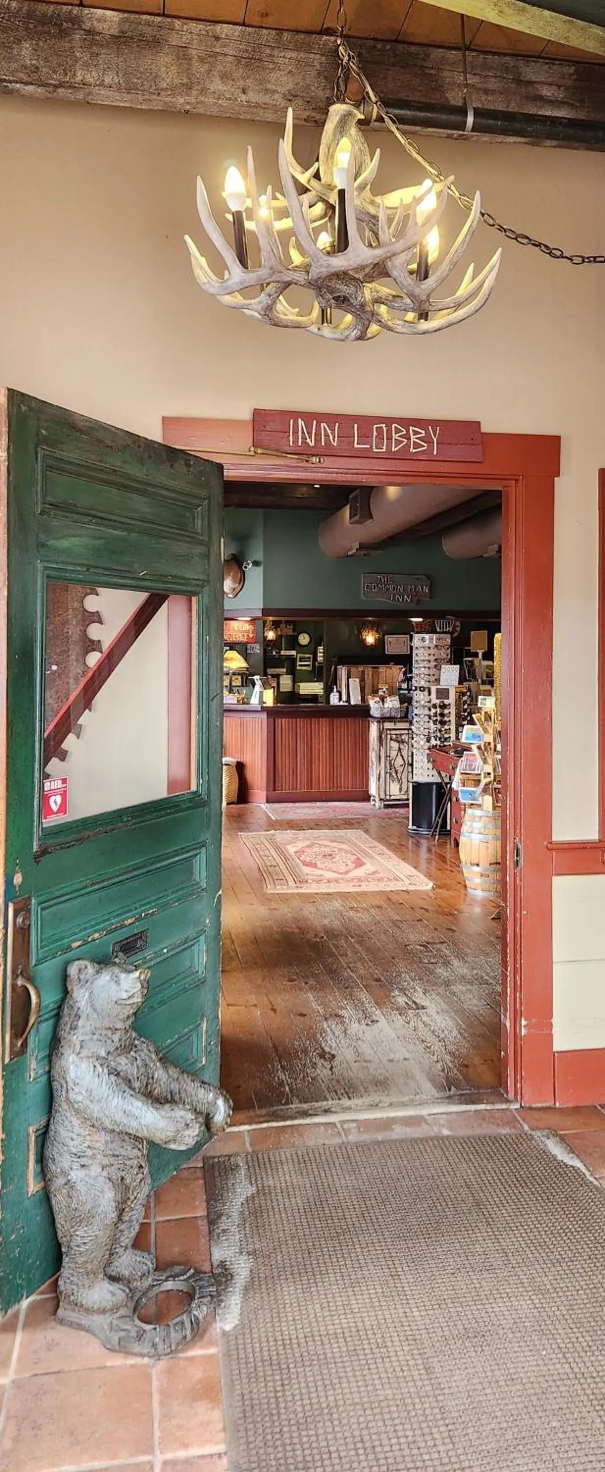 Lobby or reception in The Common Man Inn, Spa & Lodge