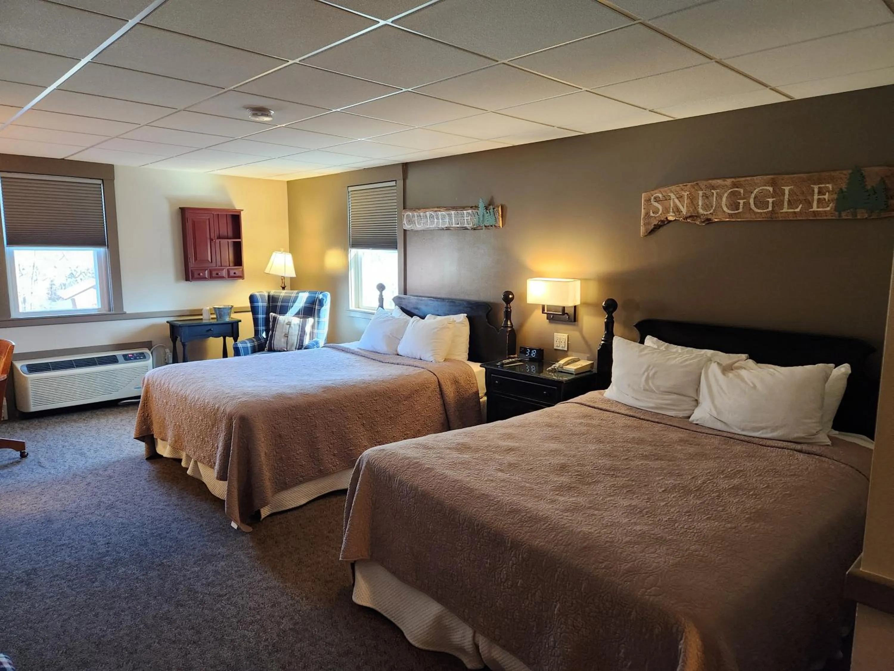 Bedroom, Bed in The Common Man Inn, Spa & Lodge