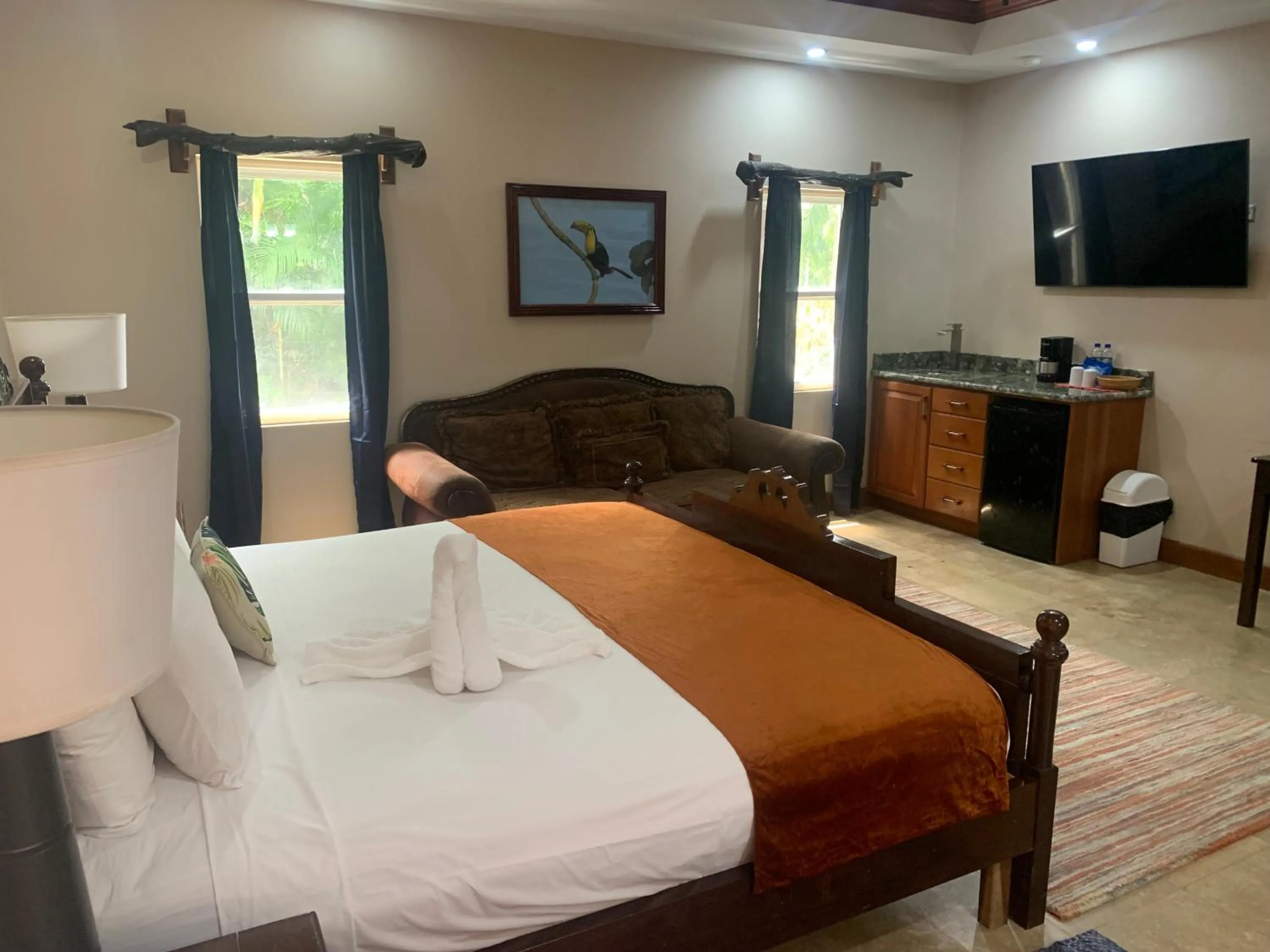 Bedroom, Bed in Black Orchid Resort