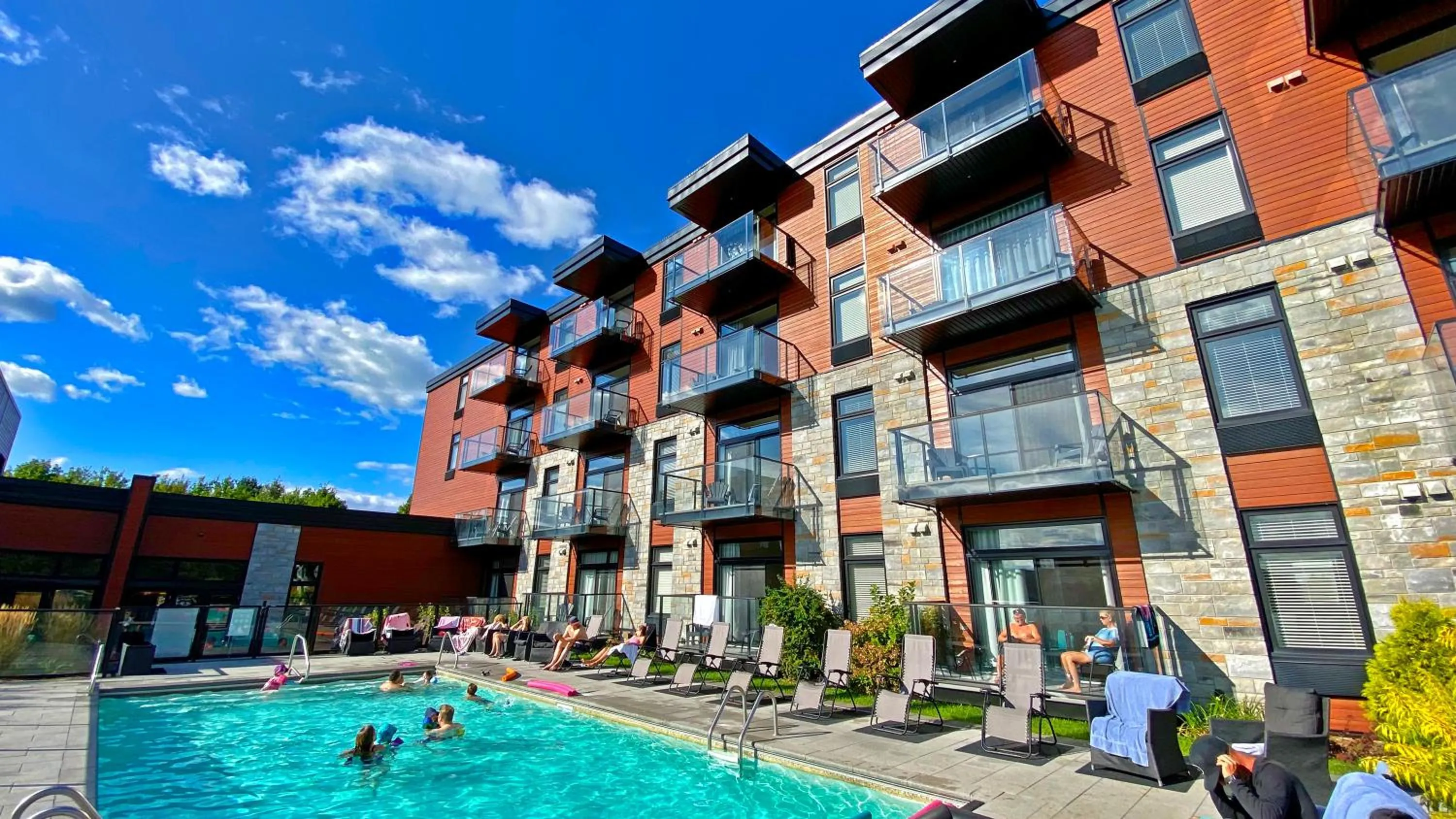 Swimming pool in La cache à Maxime