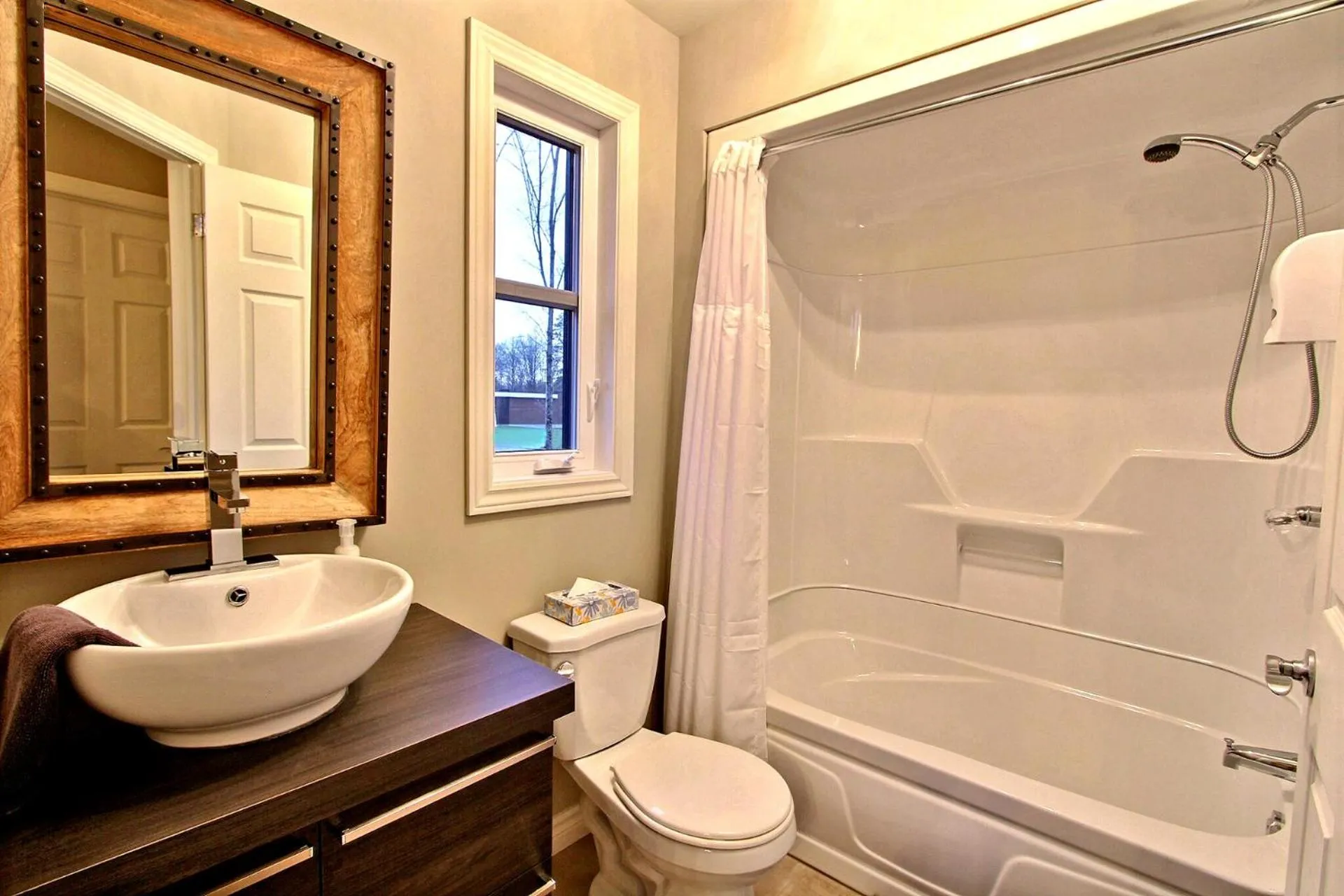 Bathroom in La cache à Maxime