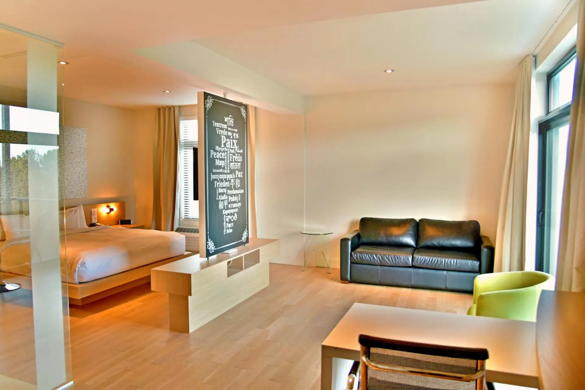 Living room, Bed in La cache à Maxime