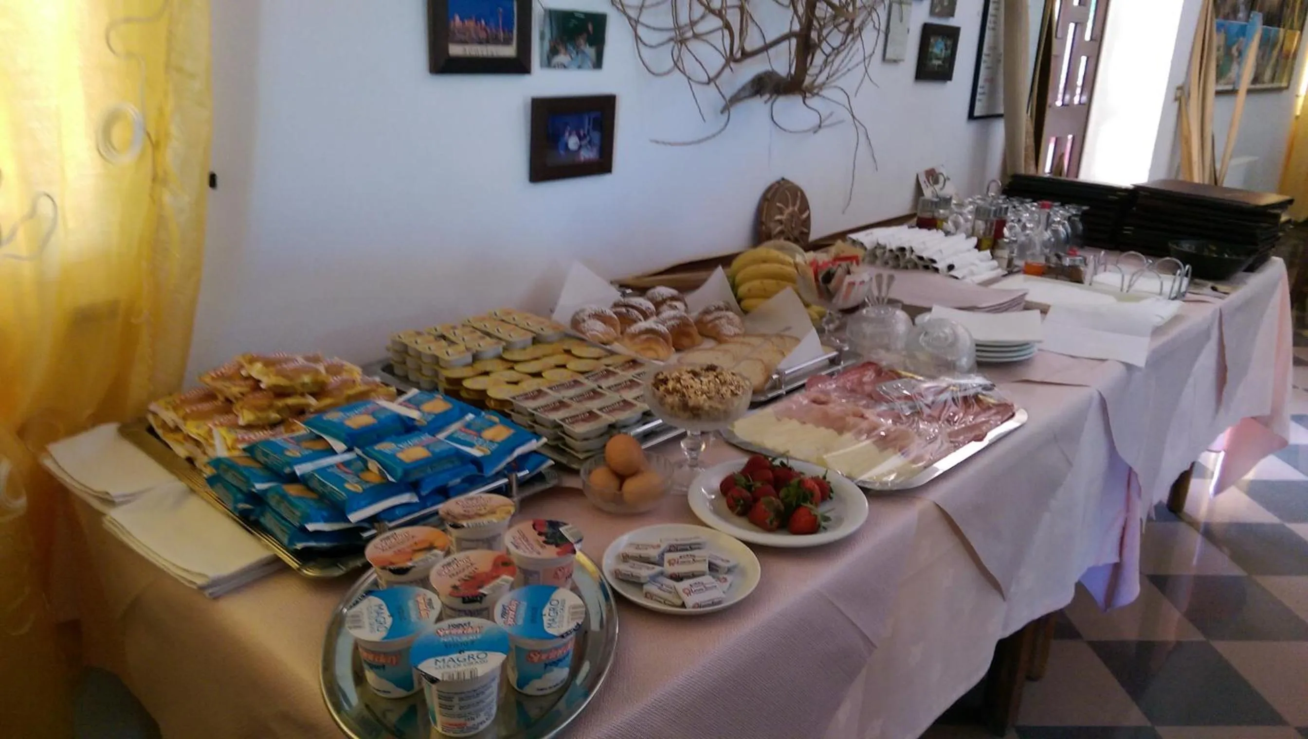 Food and drinks in Europa rooms and restaurant
