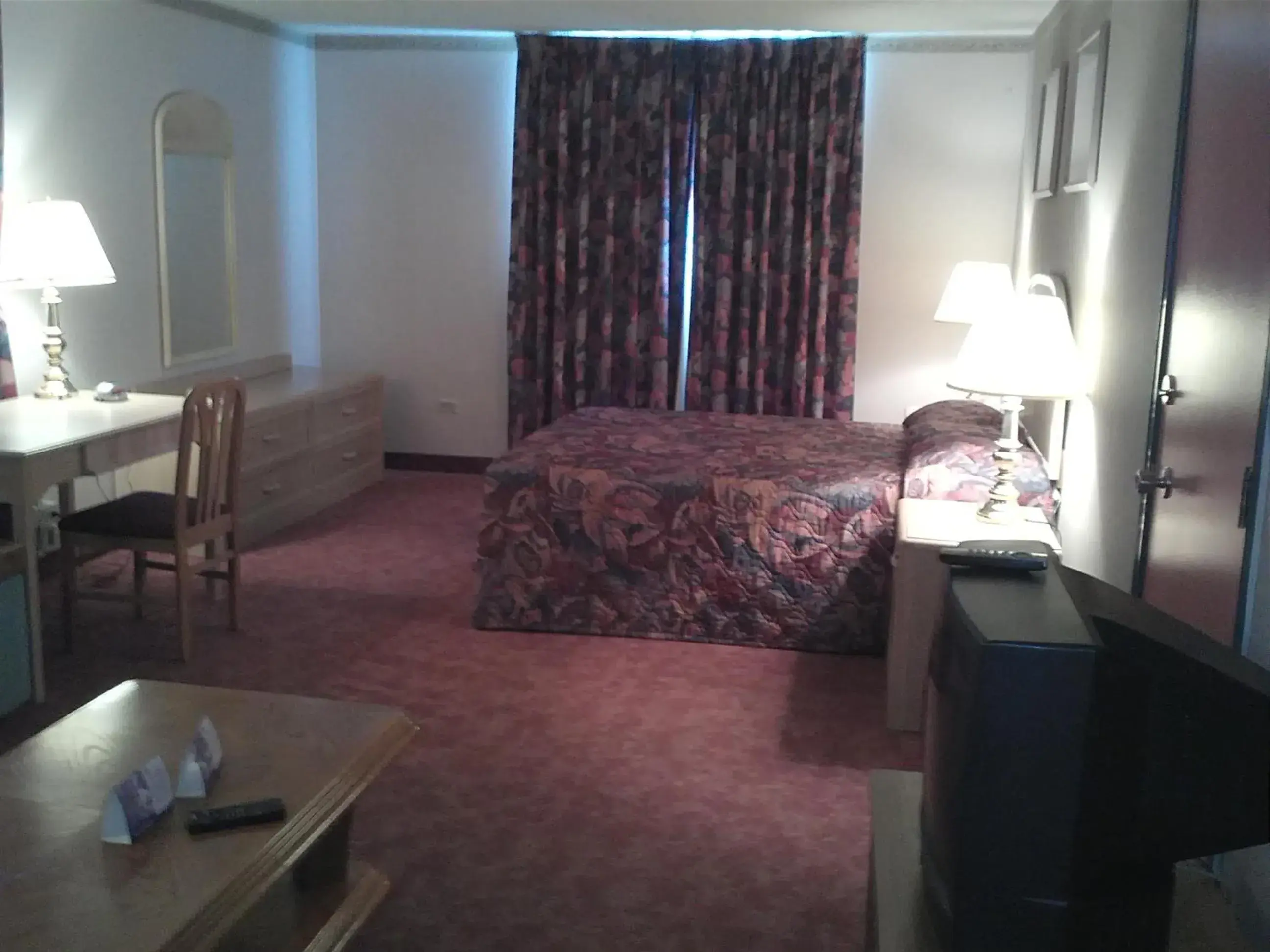 Double Room with Two Double Beds - Non-Smoking in Empire Inn Double Room with Two Double Beds - Non-Smoking in Empire Inn