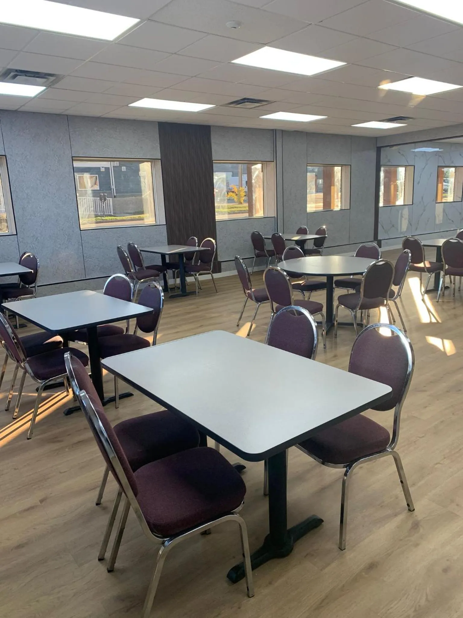 Restaurant/places to eat in Empire Inn