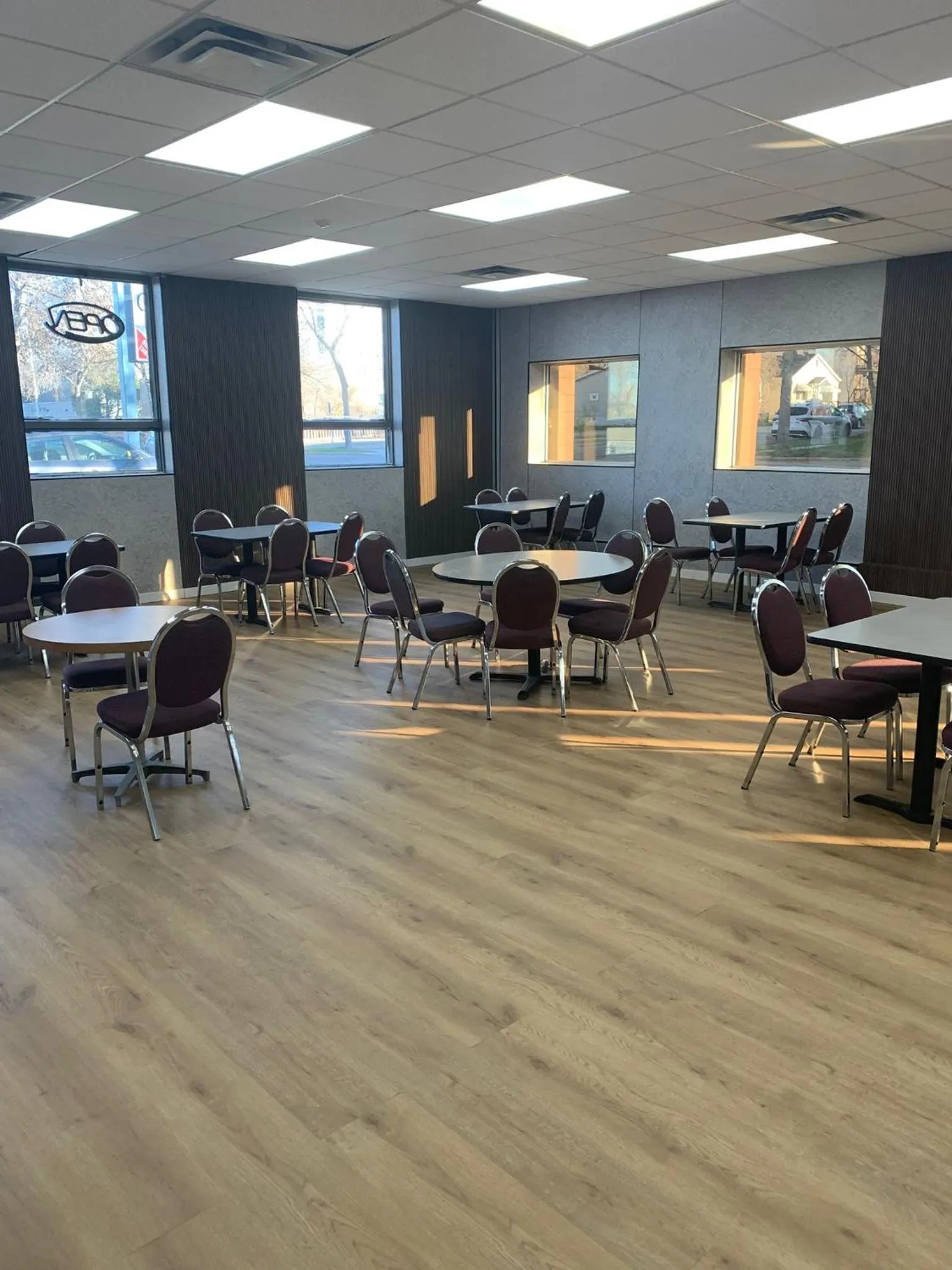 Restaurant/places to eat in Empire Inn