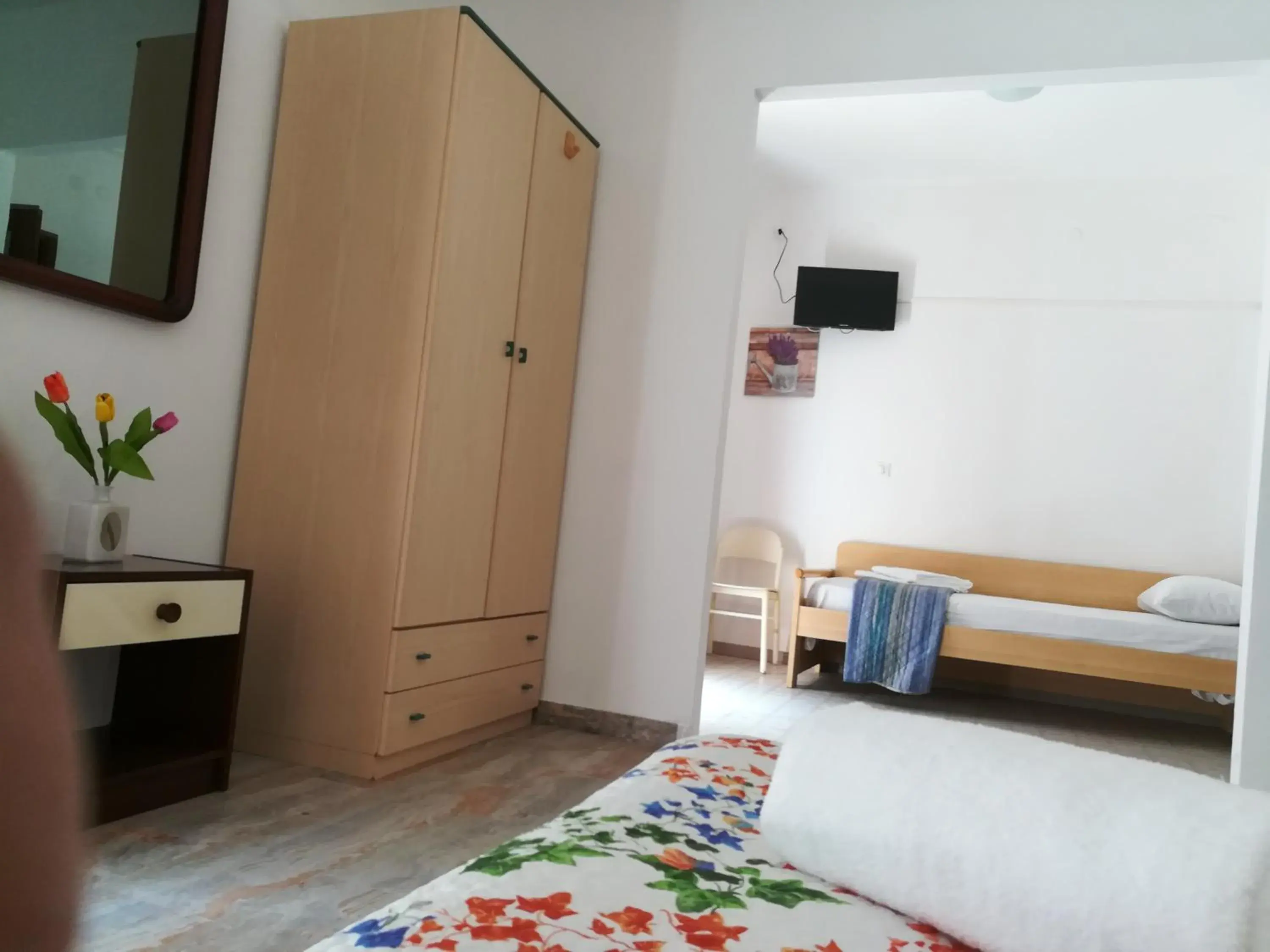 Basic Triple Room with Shared Bathroom in Venice Vacation House Basic Triple Room with Shared Bathroom in Venice Vacation House