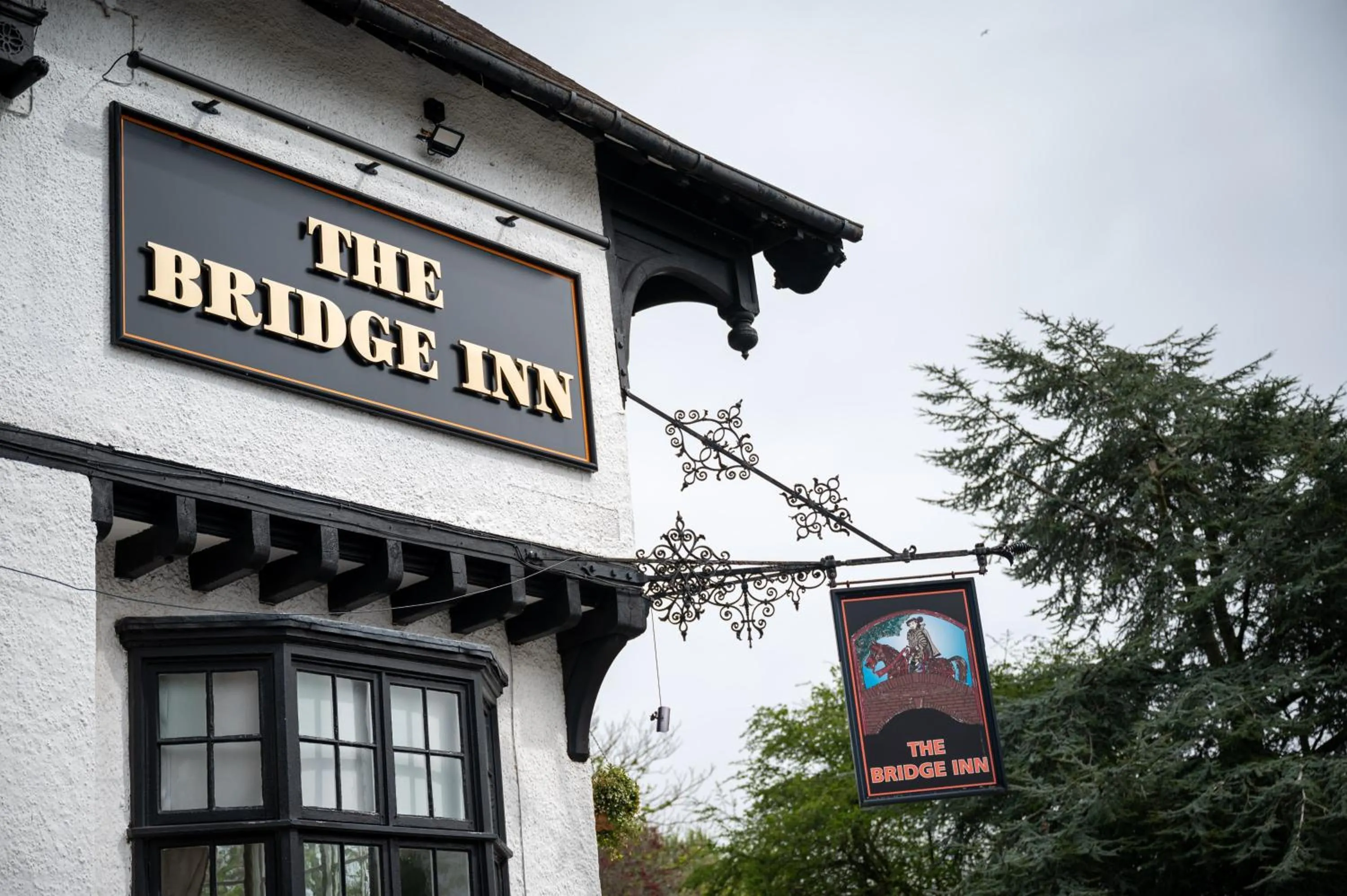 Logo/Certificate/Sign in Bridge Inn by Greene King Inns