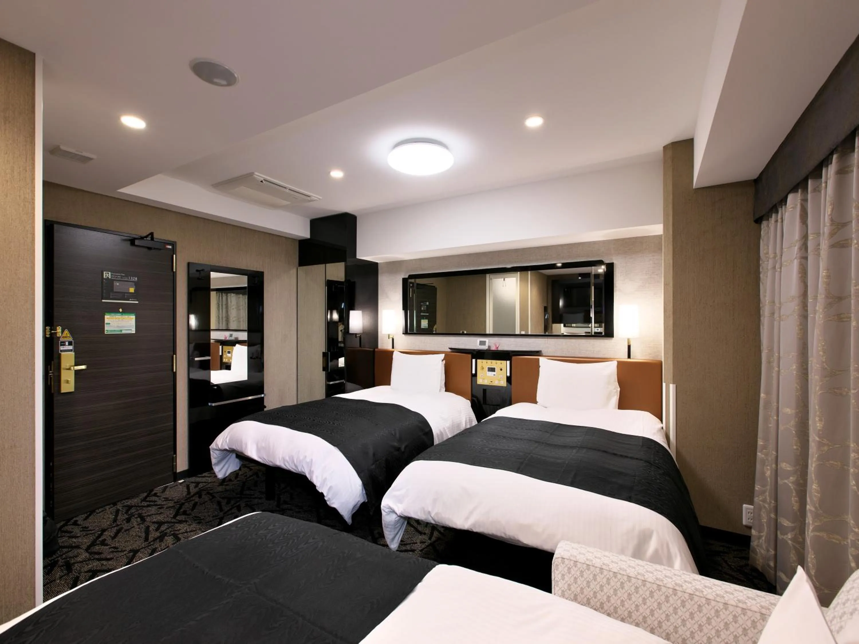 Photo of the whole room, Bed in APA Hotel Niigata Tsubamesanjo Ekimae