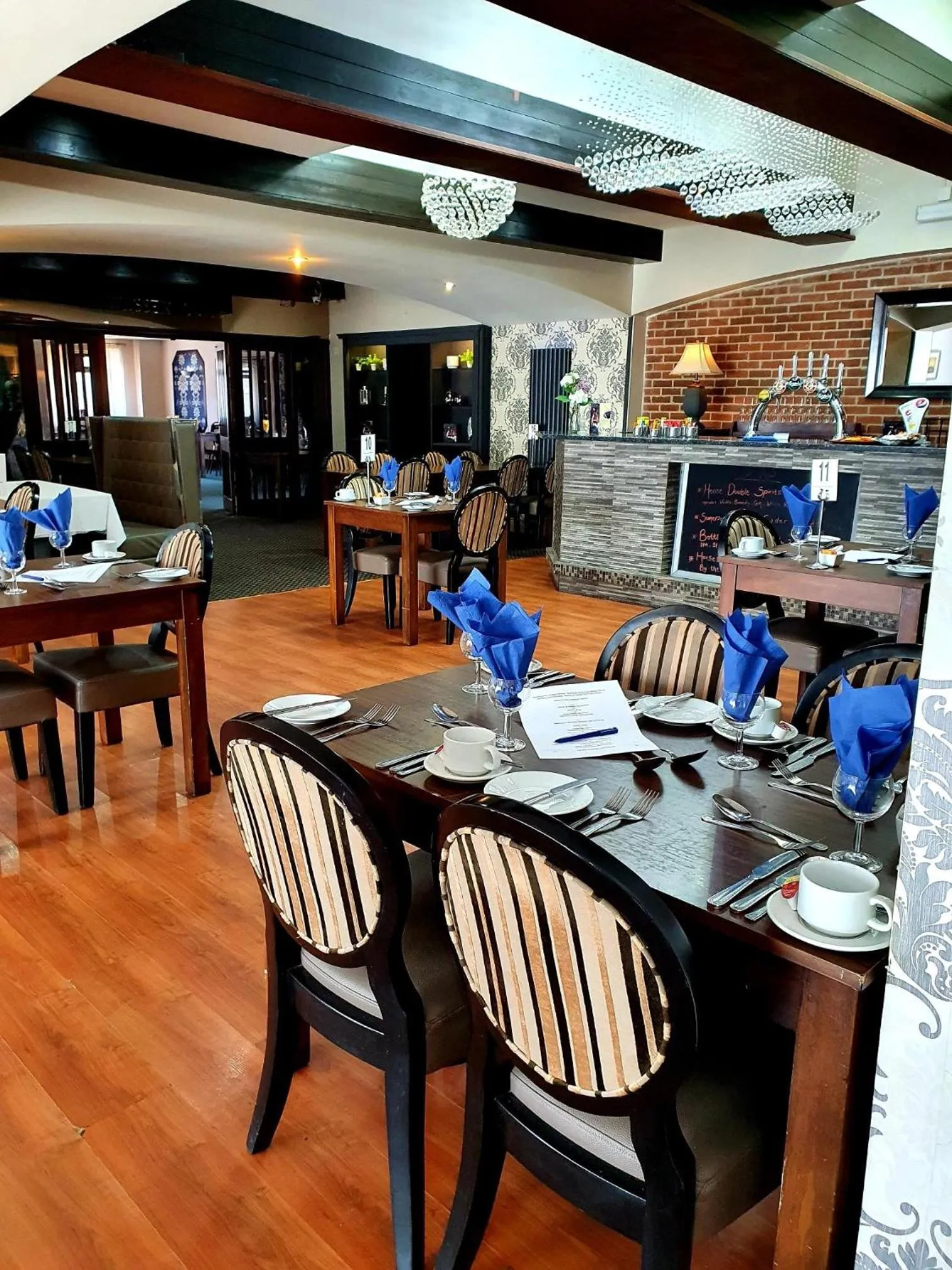 Restaurant/places to eat in Wessex Hotel