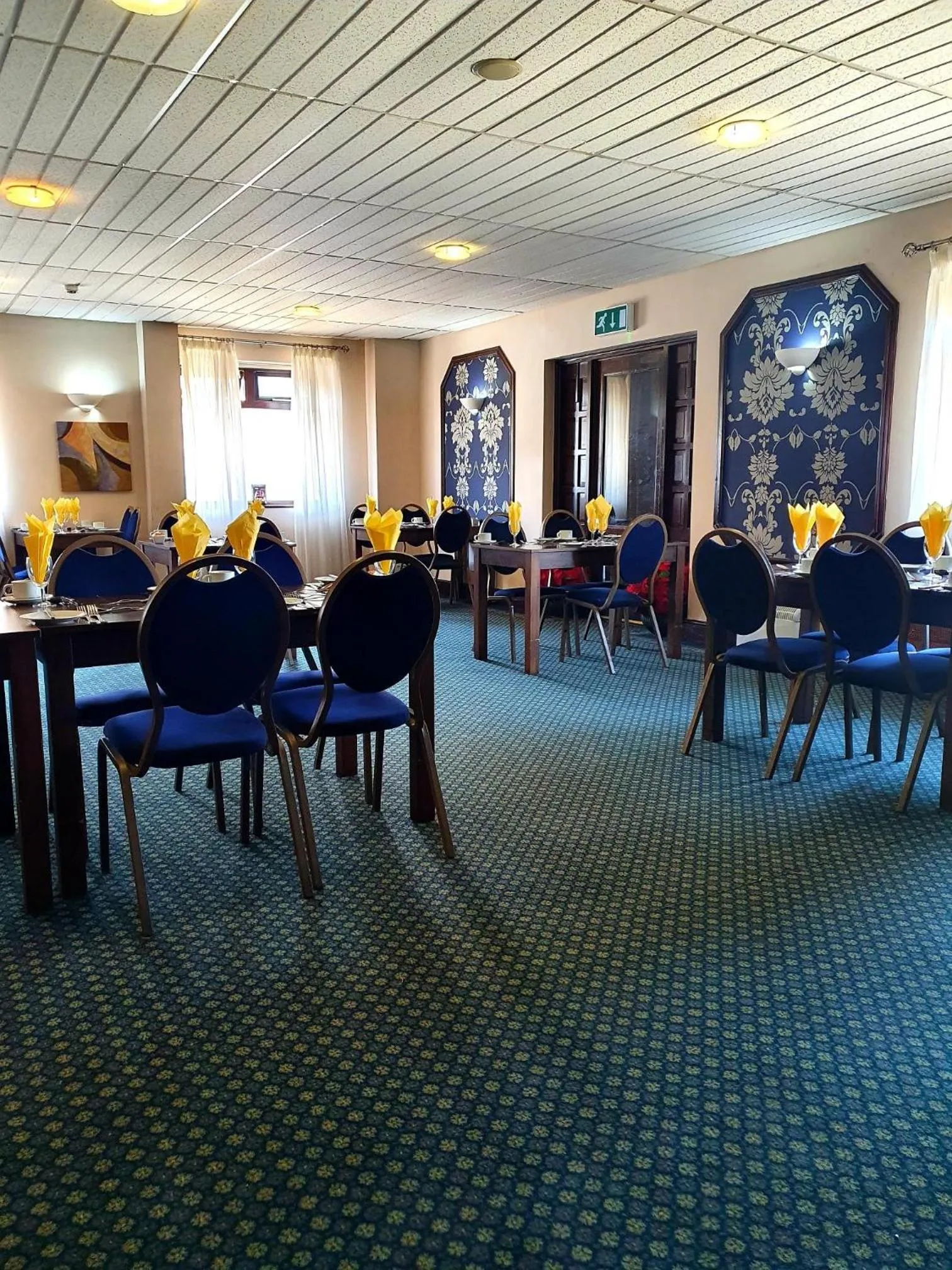 Restaurant/places to eat in Wessex Hotel