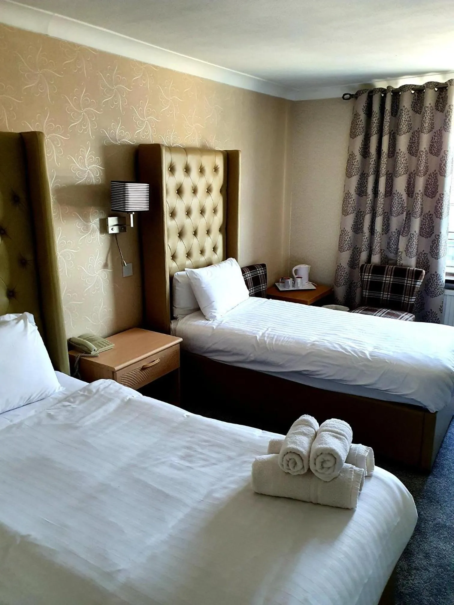 Bedroom, Bed in Wessex Hotel