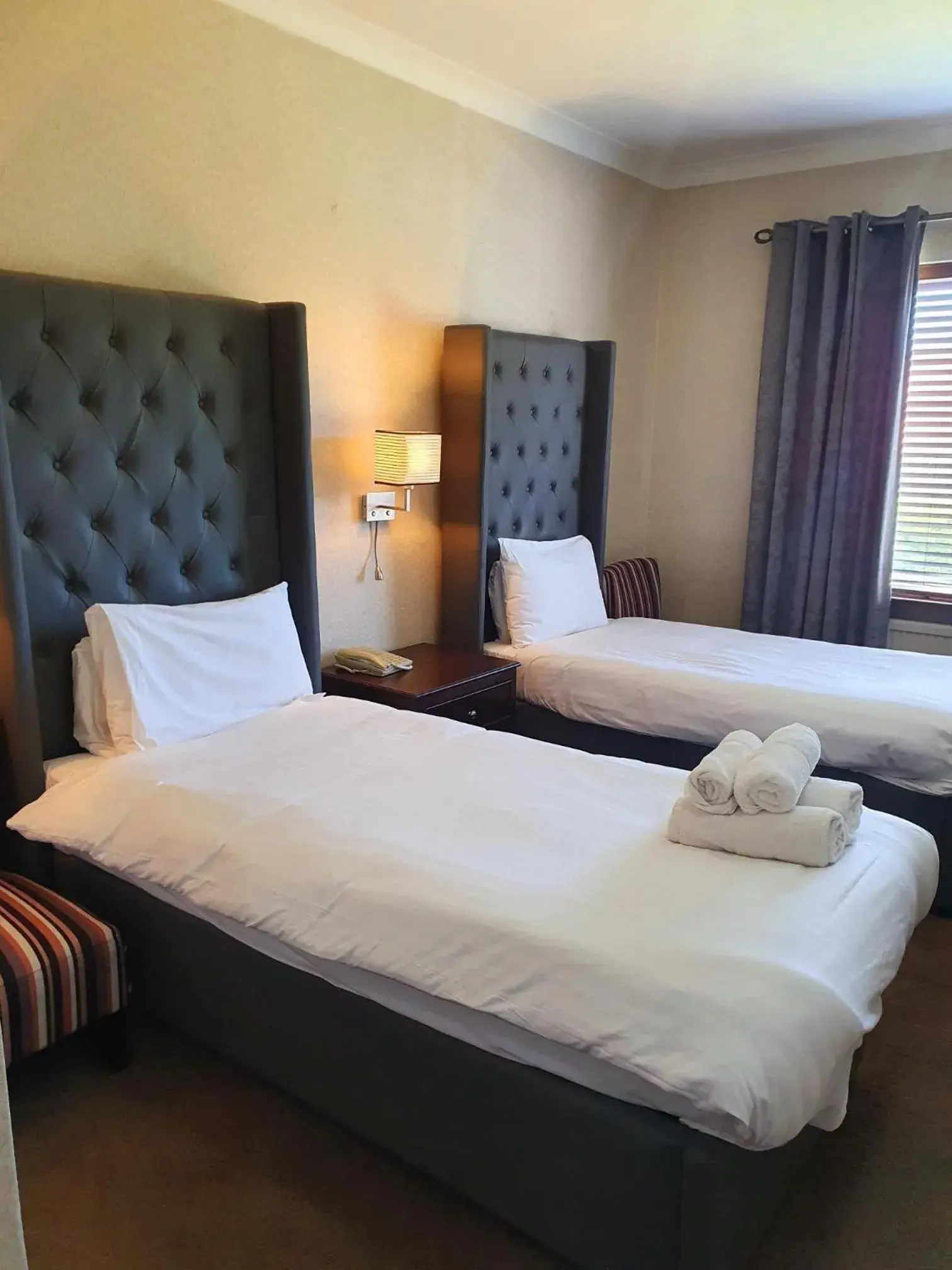 Bedroom, Bed in Wessex Hotel