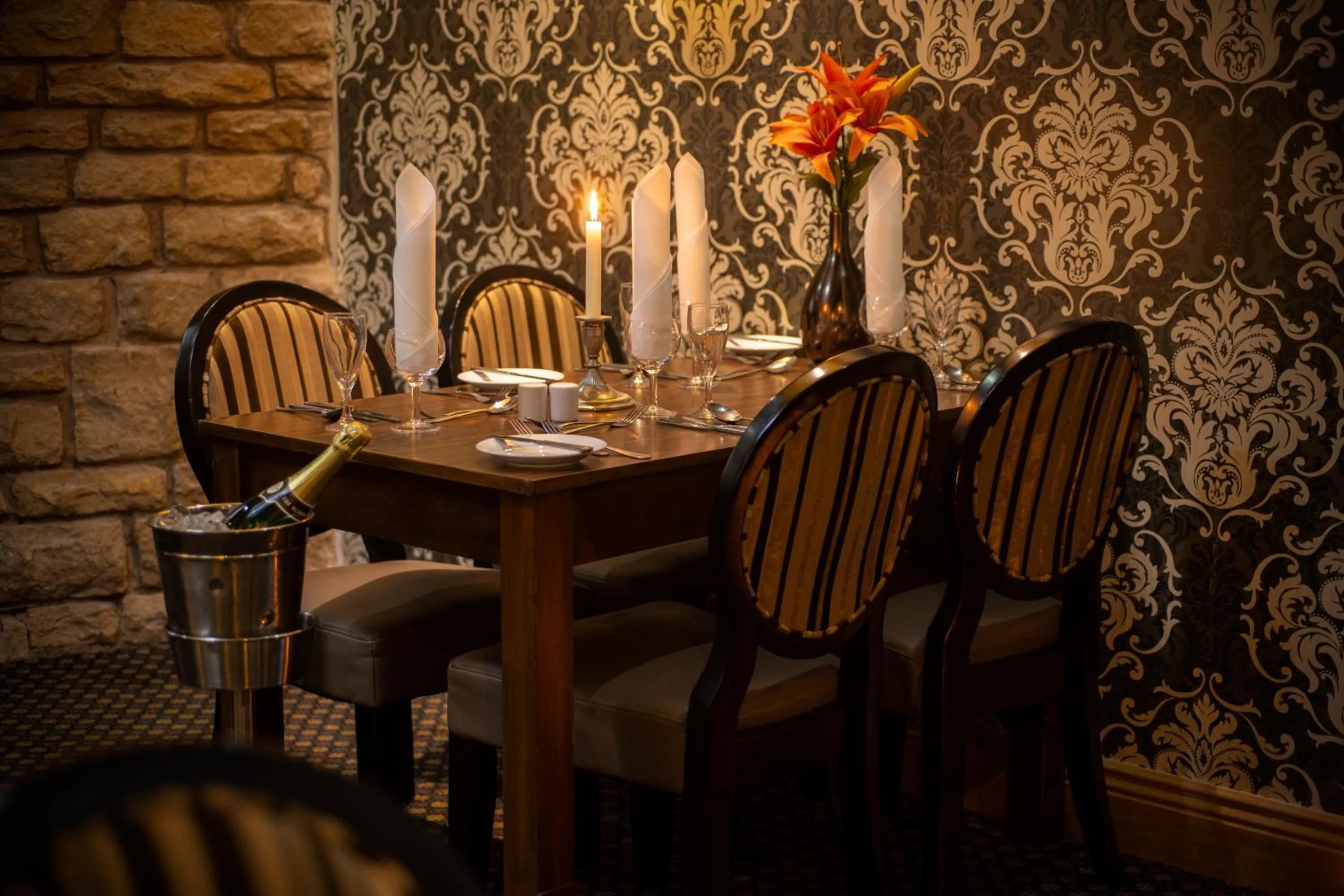 Restaurant/places to eat in Wessex Hotel