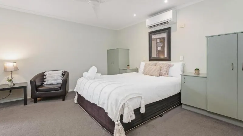 Bedroom, Bed in Tasman Holiday Parks - Merool on the Murray