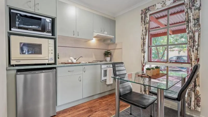 kitchen in Tasman Holiday Parks - Merool on the Murray