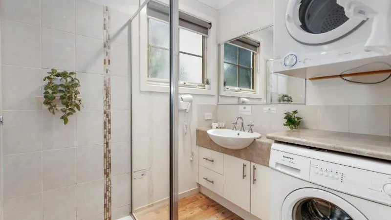 Bathroom in Tasman Holiday Parks - Merool on the Murray