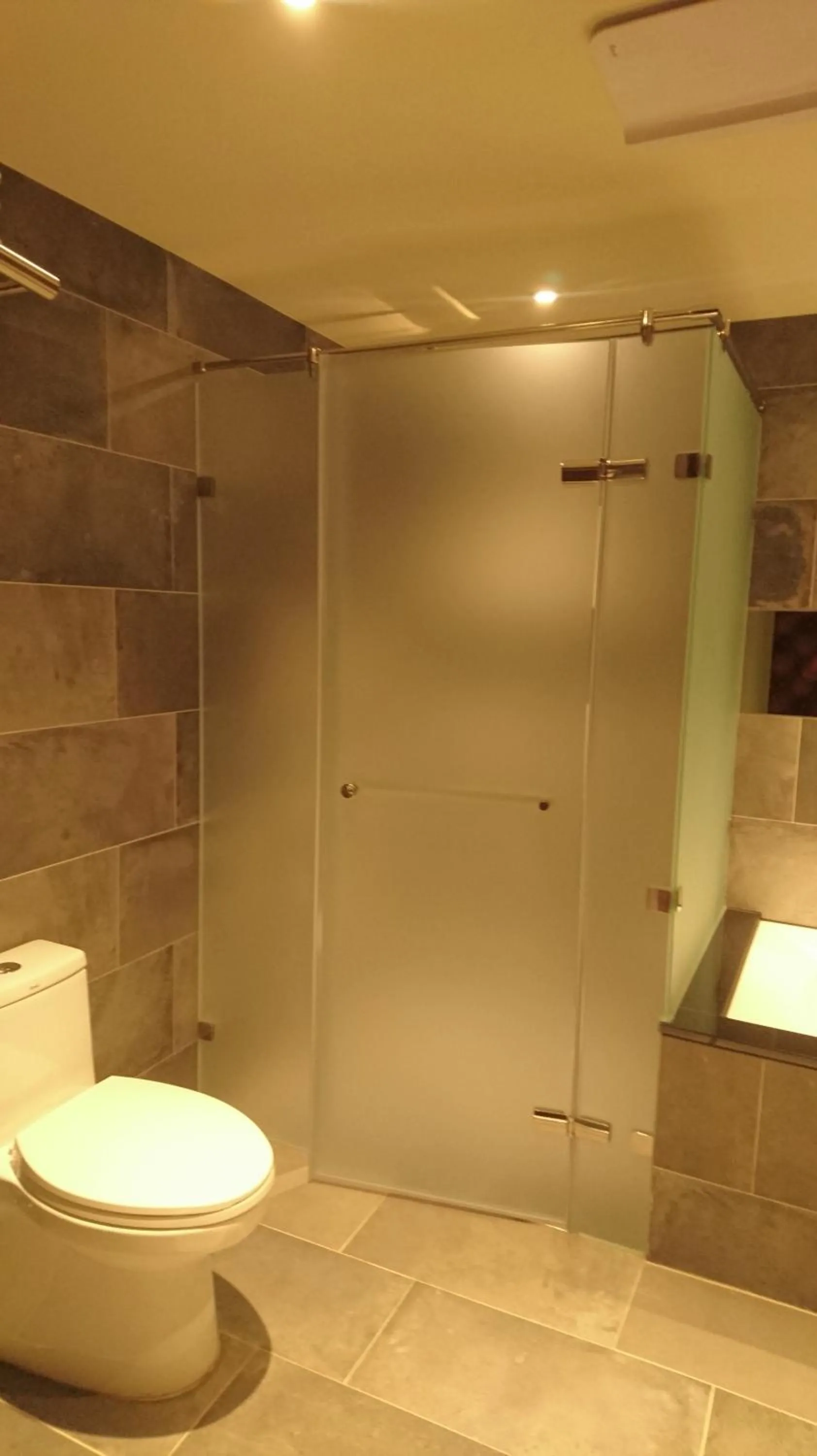 Shower in Travel Port Motel