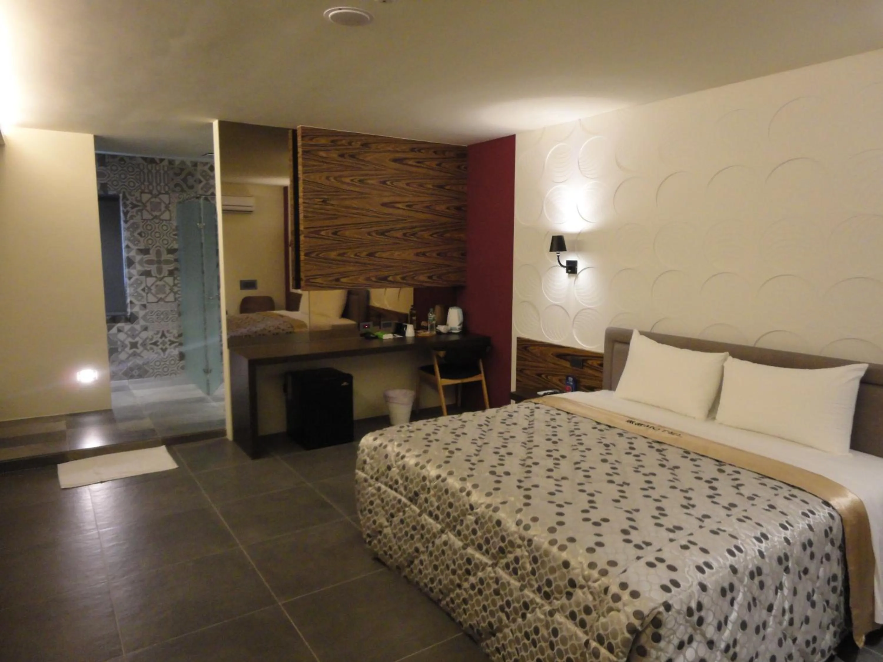 Photo of the whole room, Bed in Travel Port Motel