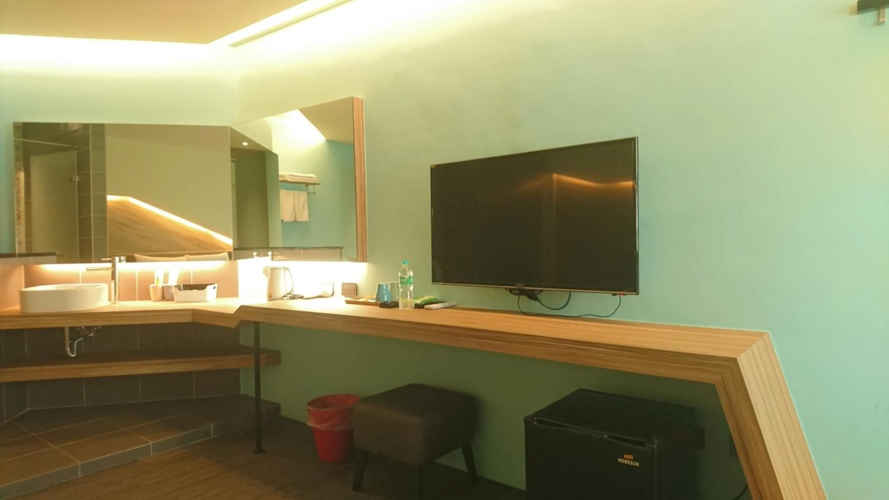 TV and multimedia in Travel Port Motel