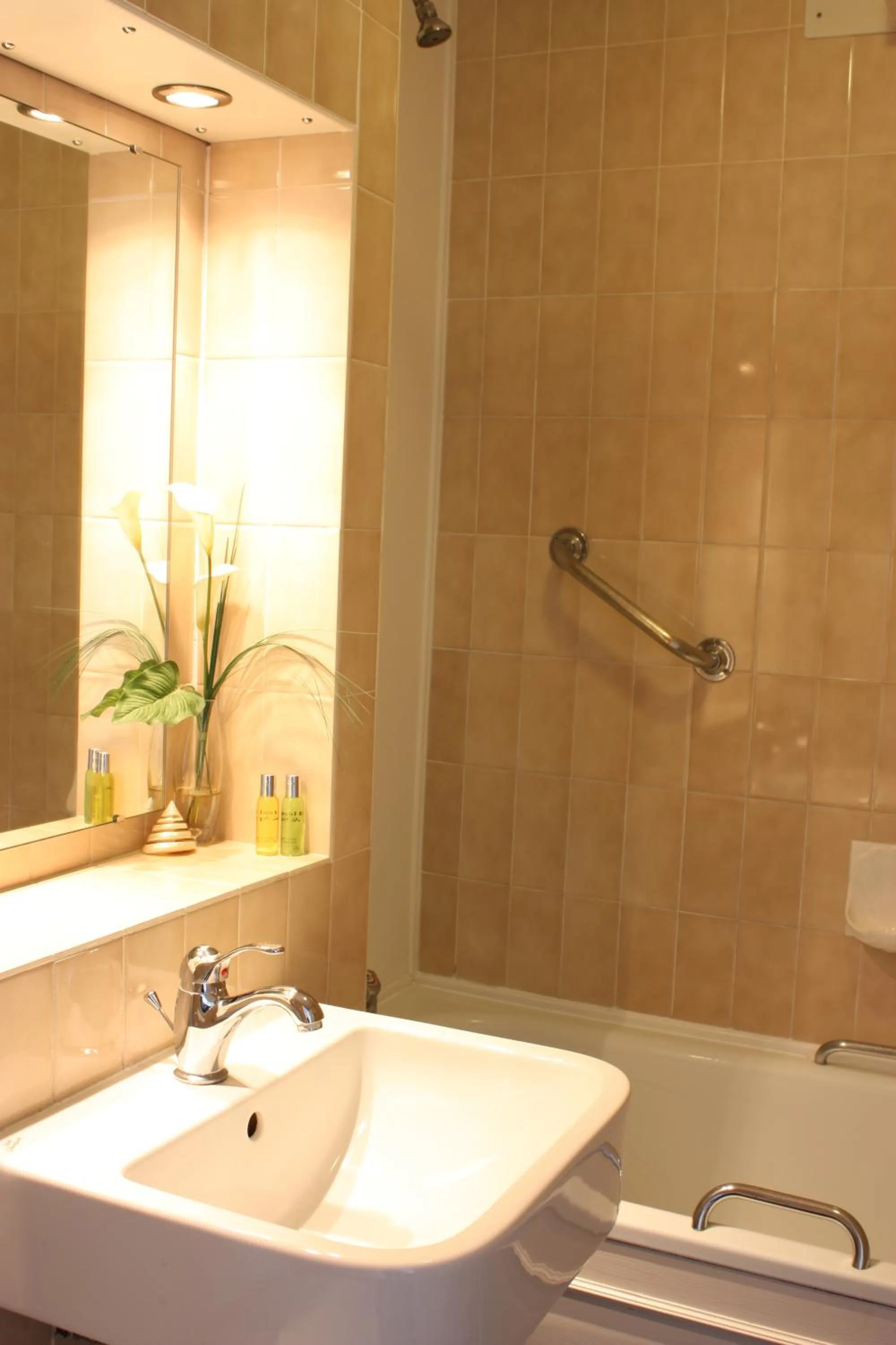 Bathroom in 17 Wilmington Square