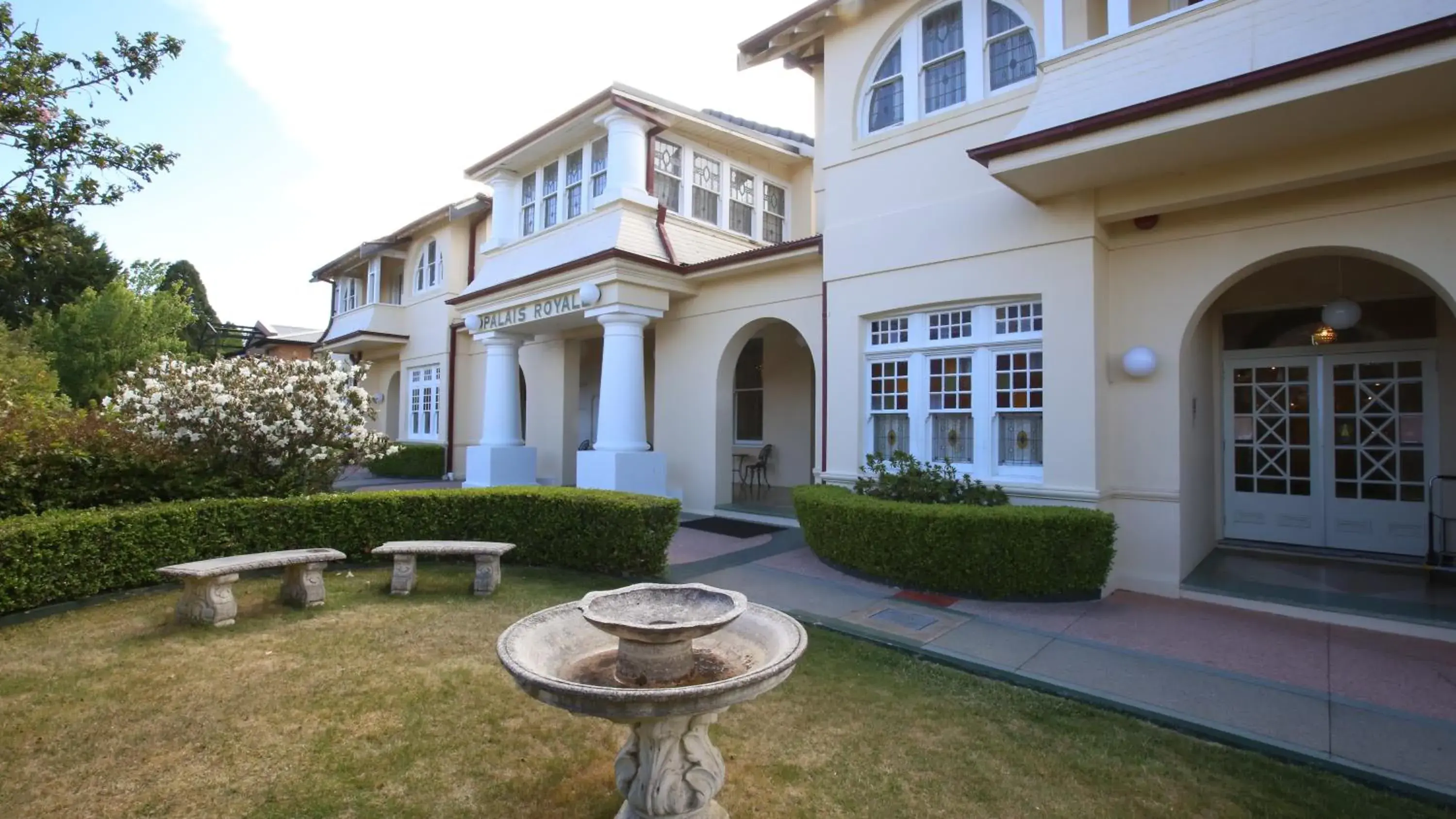 Property building in Palais Royale Property building in Palais Royale