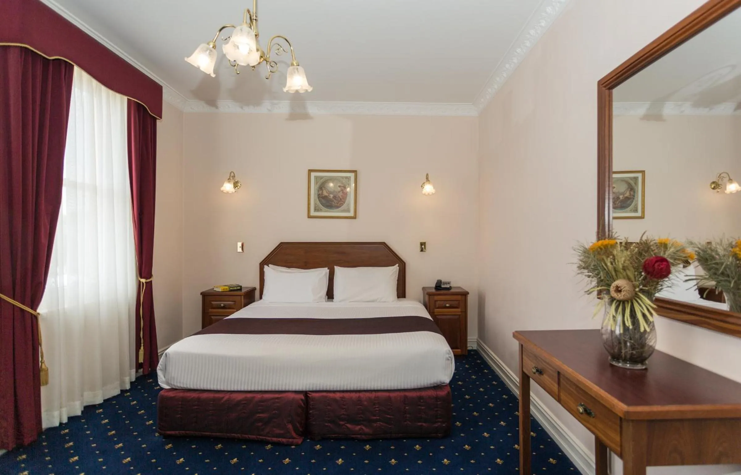 Bed in Palais Royale