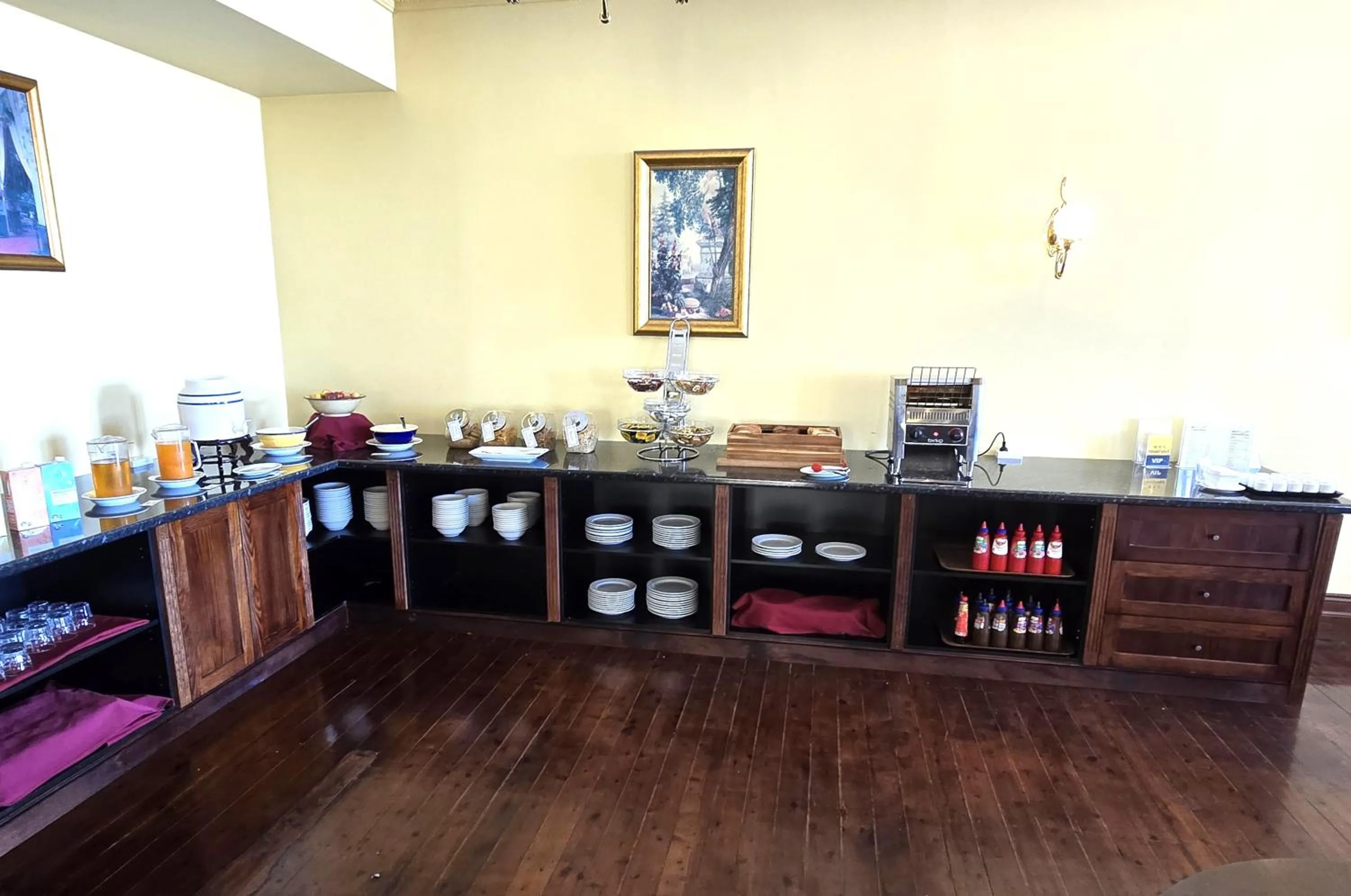 Breakfast in Palais Royale