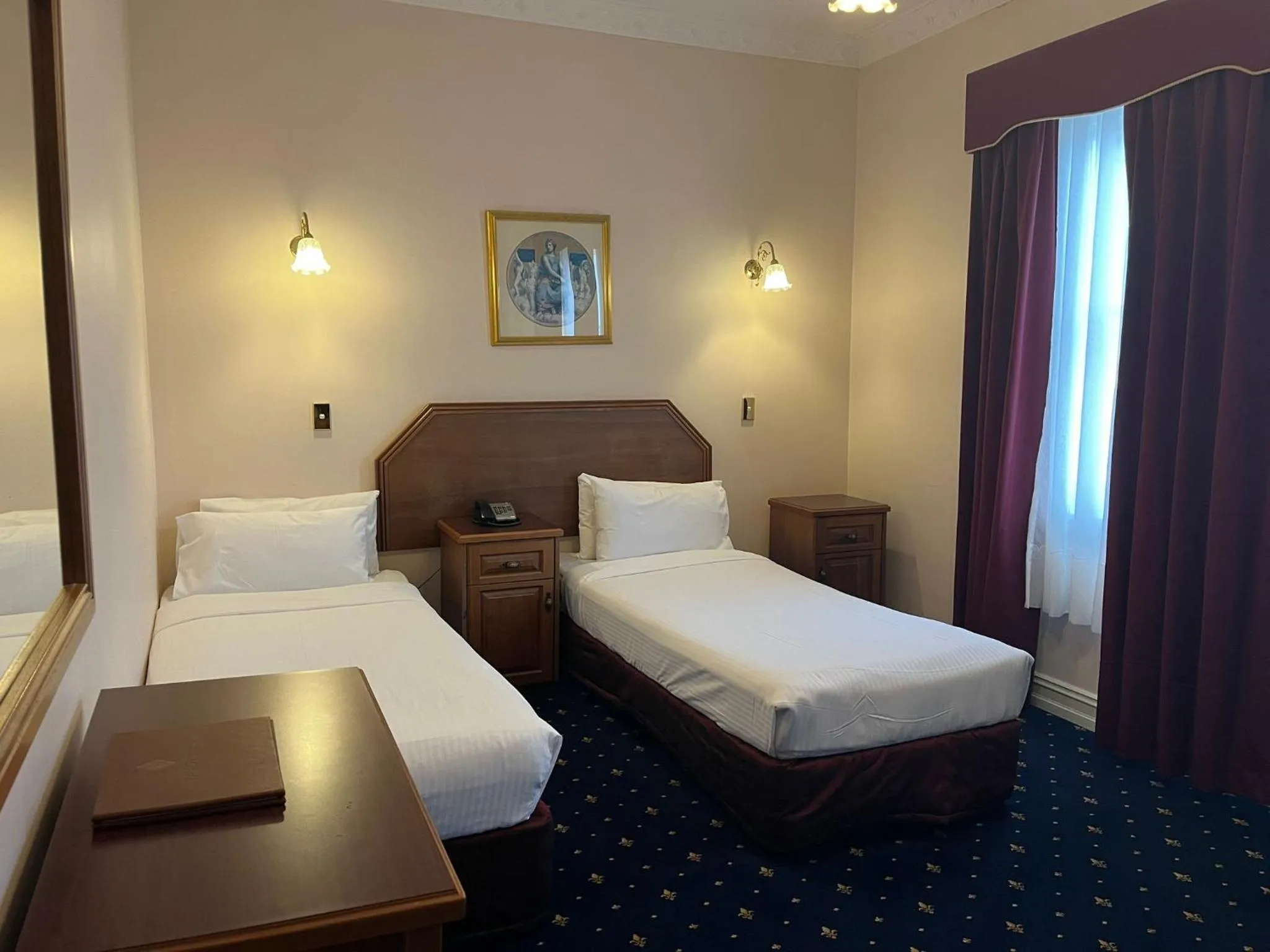 Bed in Palais Royale