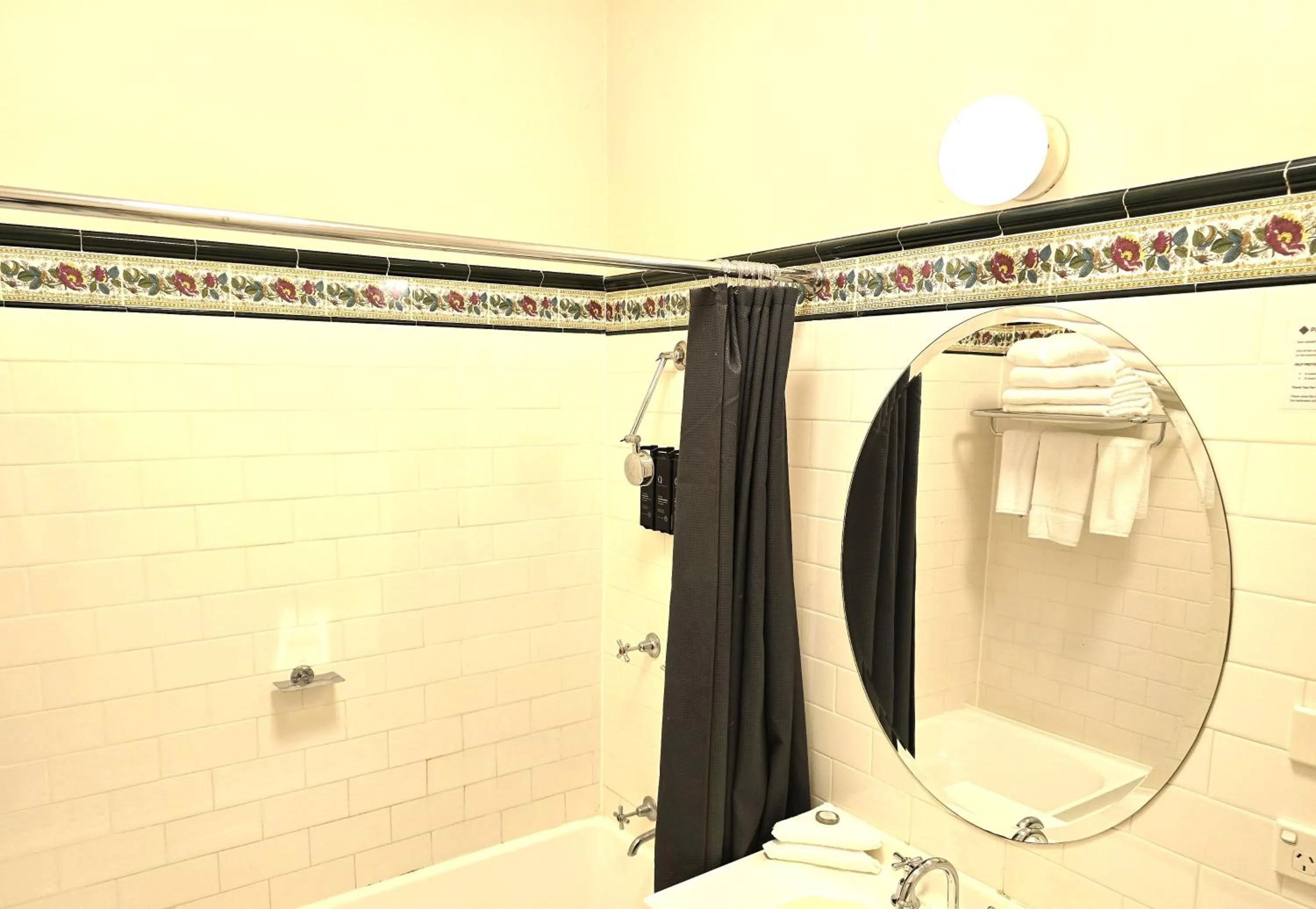 Bathroom in Palais Royale