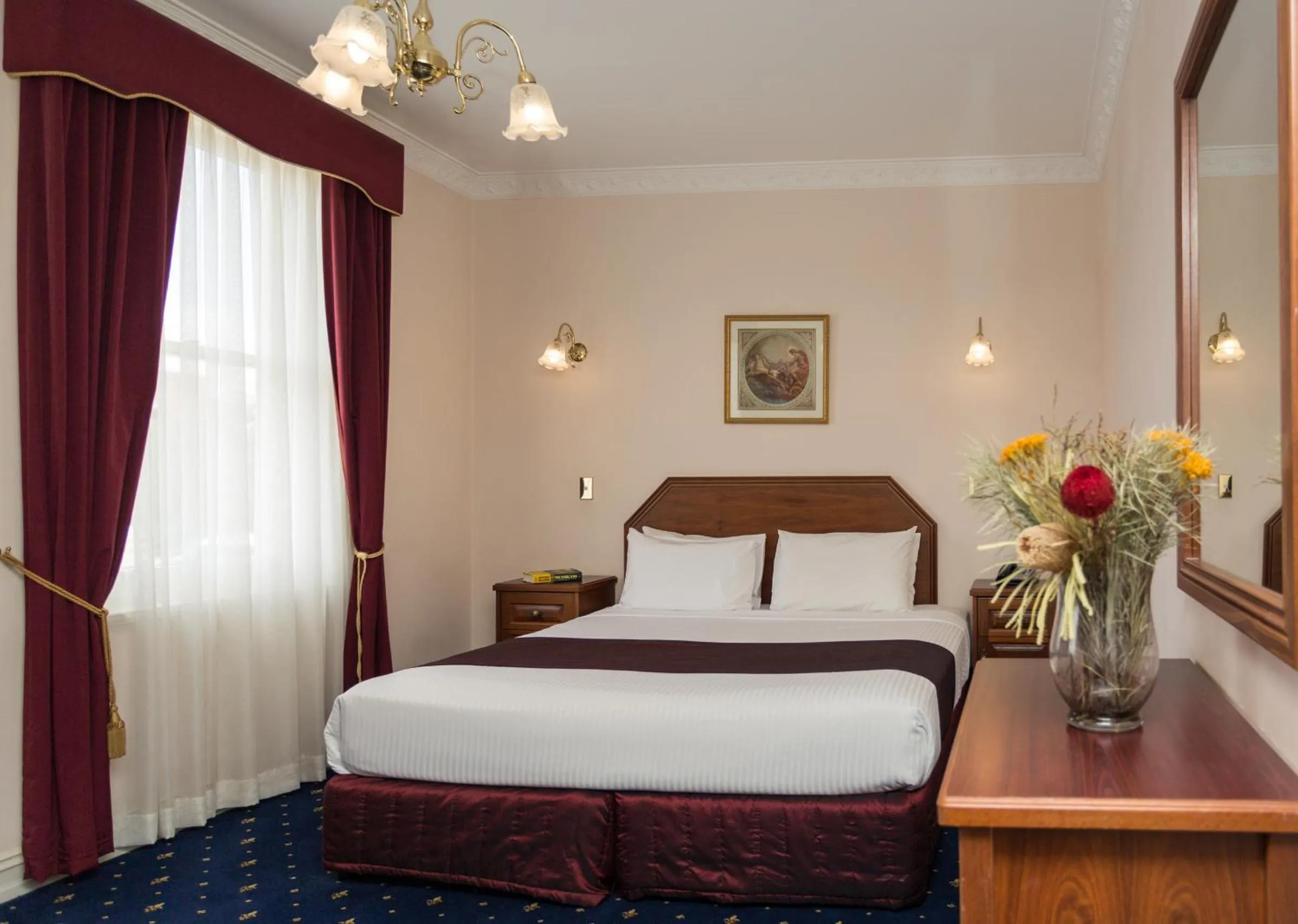 Bed in Palais Royale