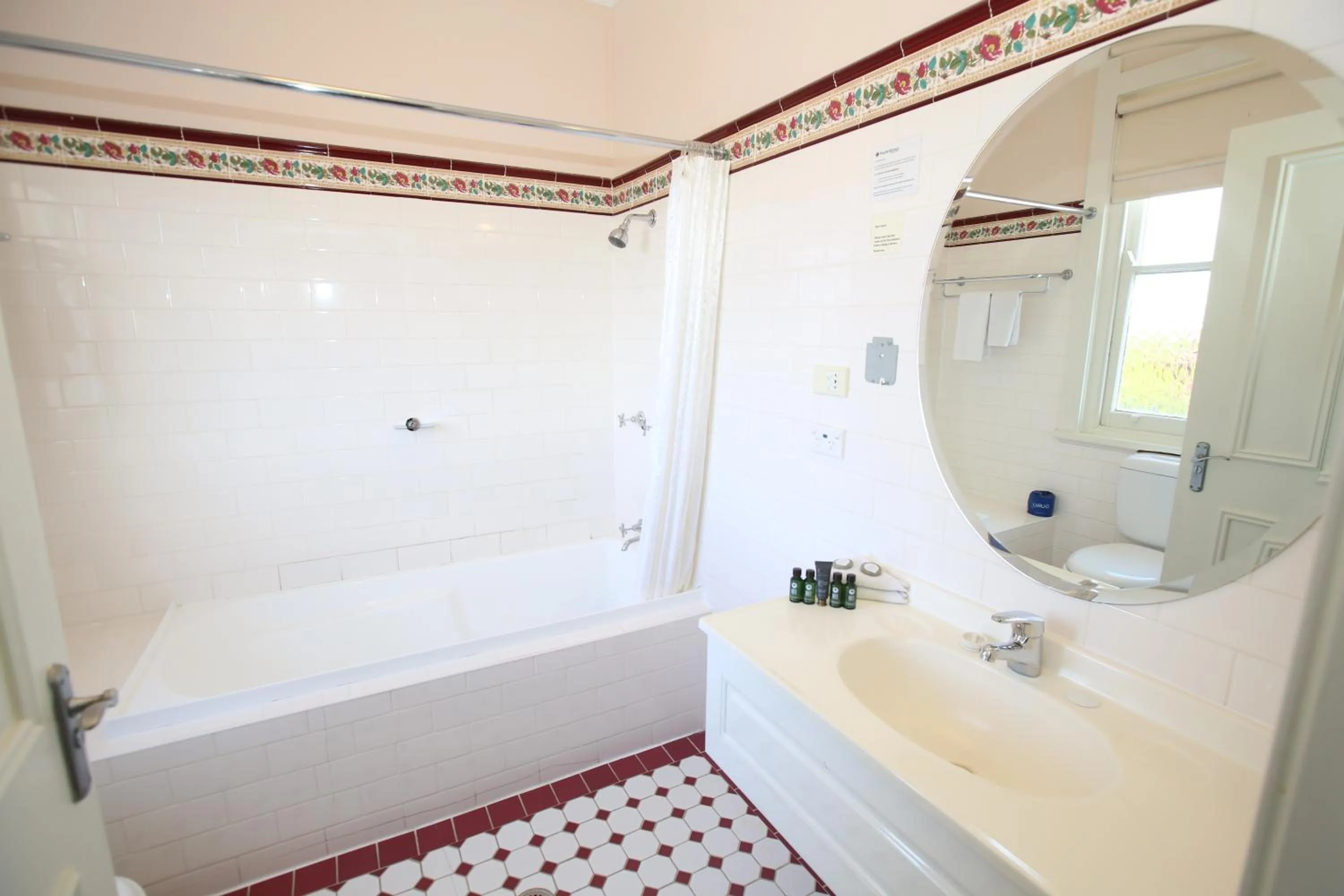 Bathroom in Palais Royale