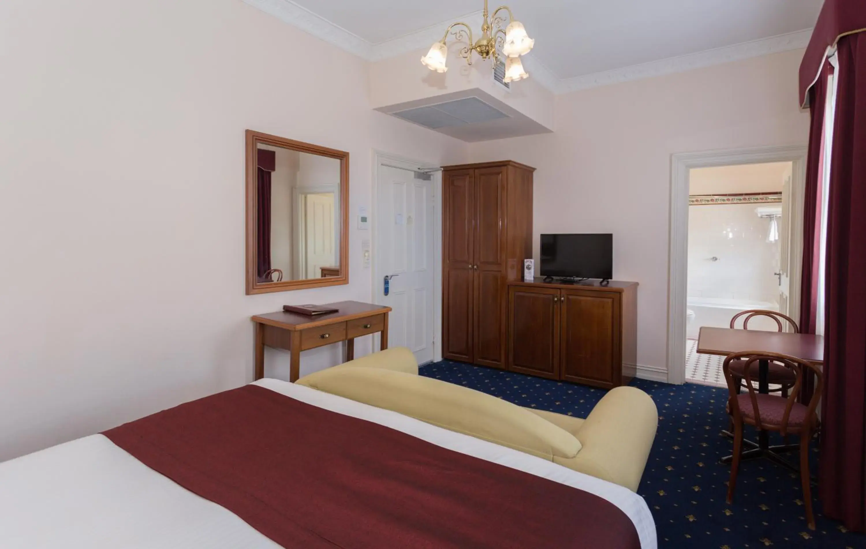 Communal lounge/ TV room, Bed in Palais Royale Communal lounge/ TV room, Bed in Palais Royale