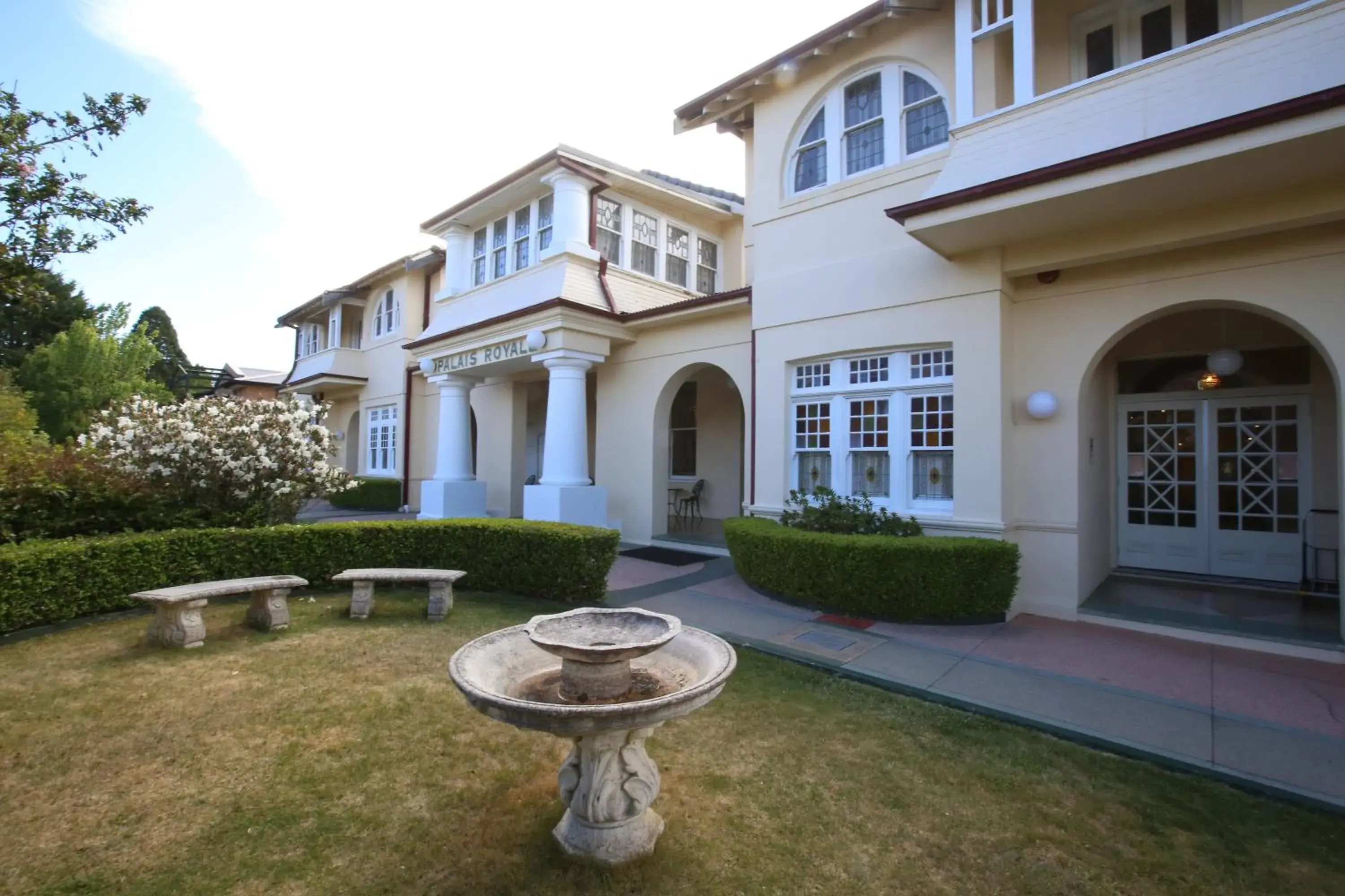 Property building in Palais Royale Property building in Palais Royale