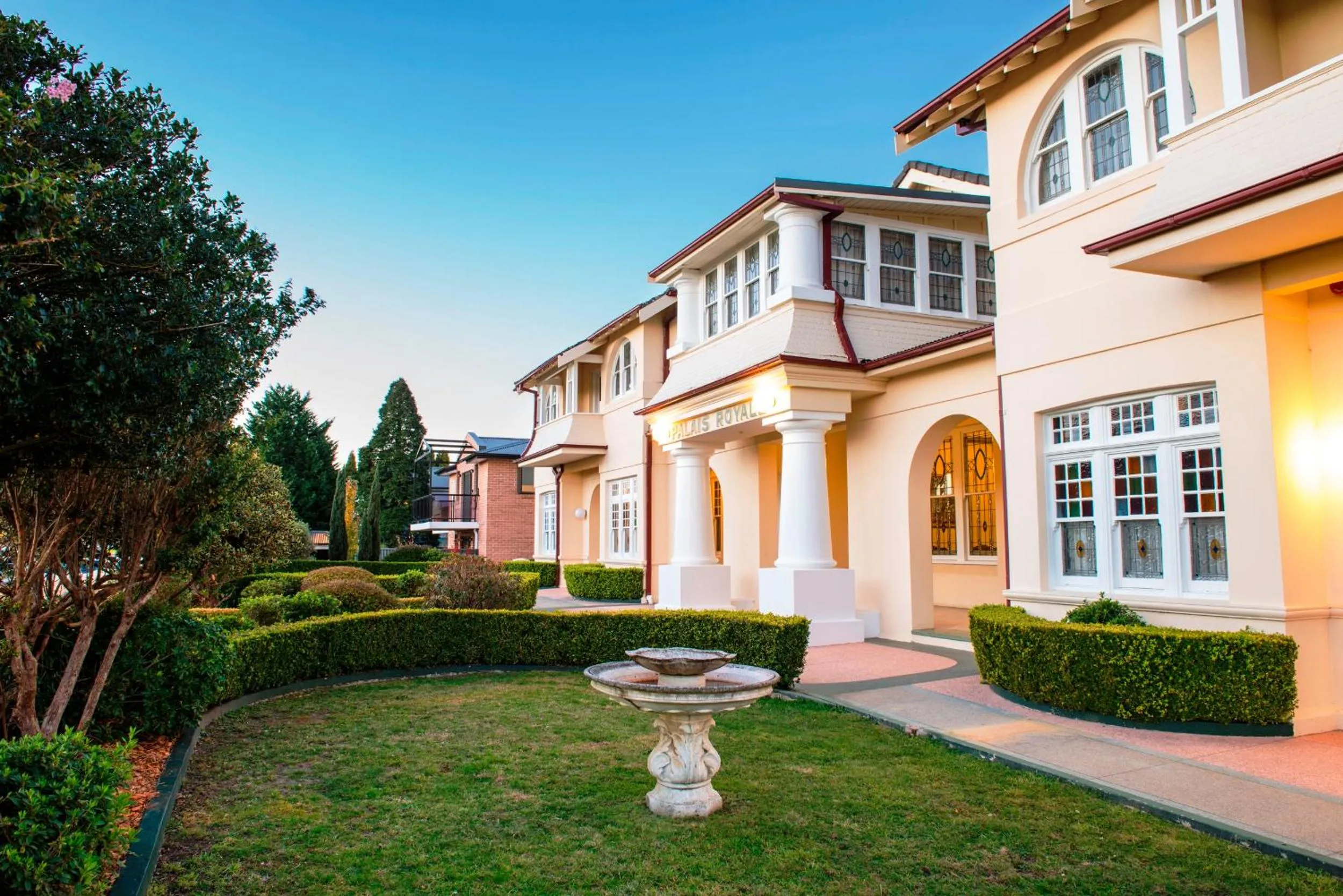 Facade/entrance in Palais Royale