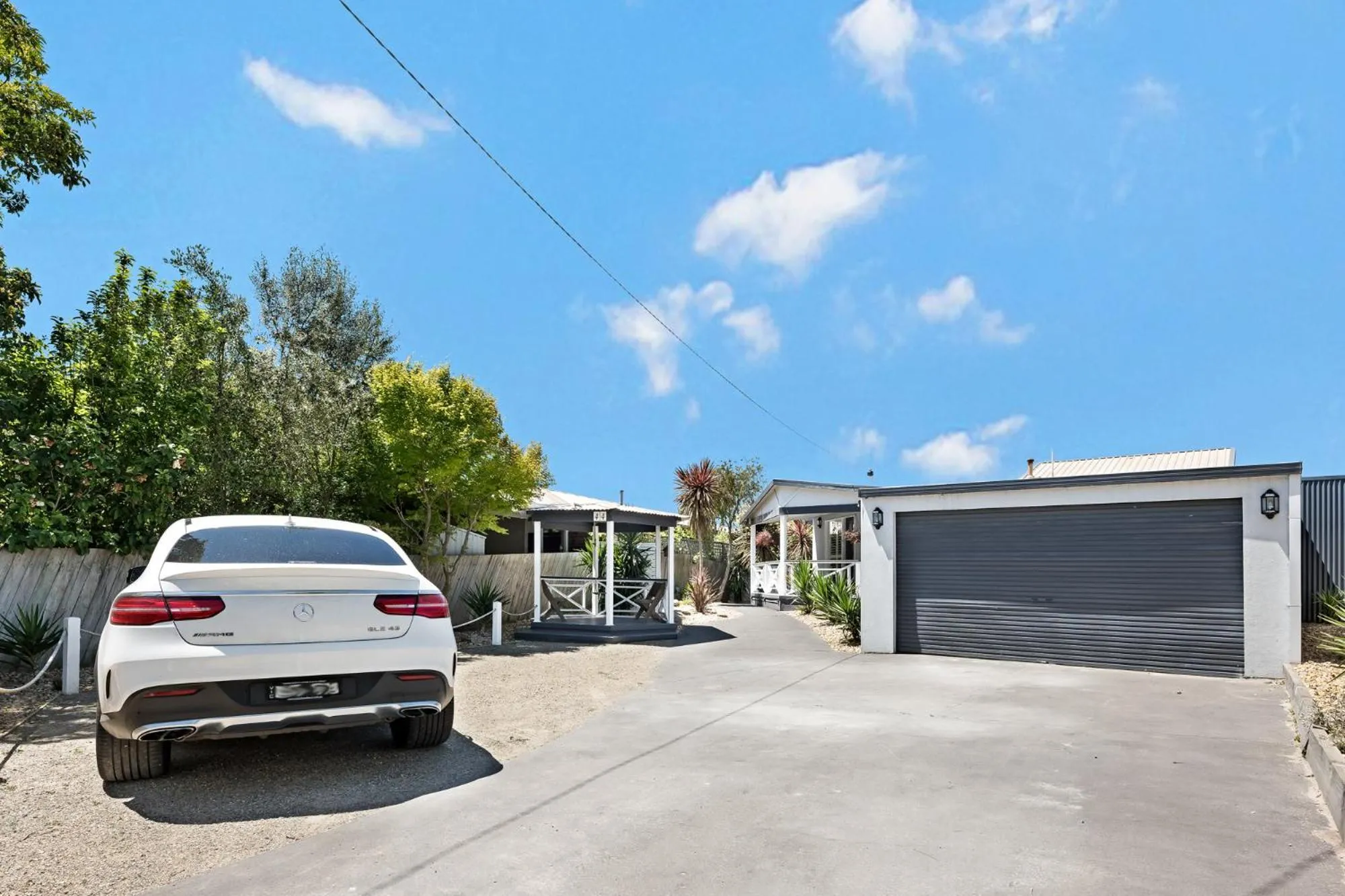 Street view in Peninsula Retreat