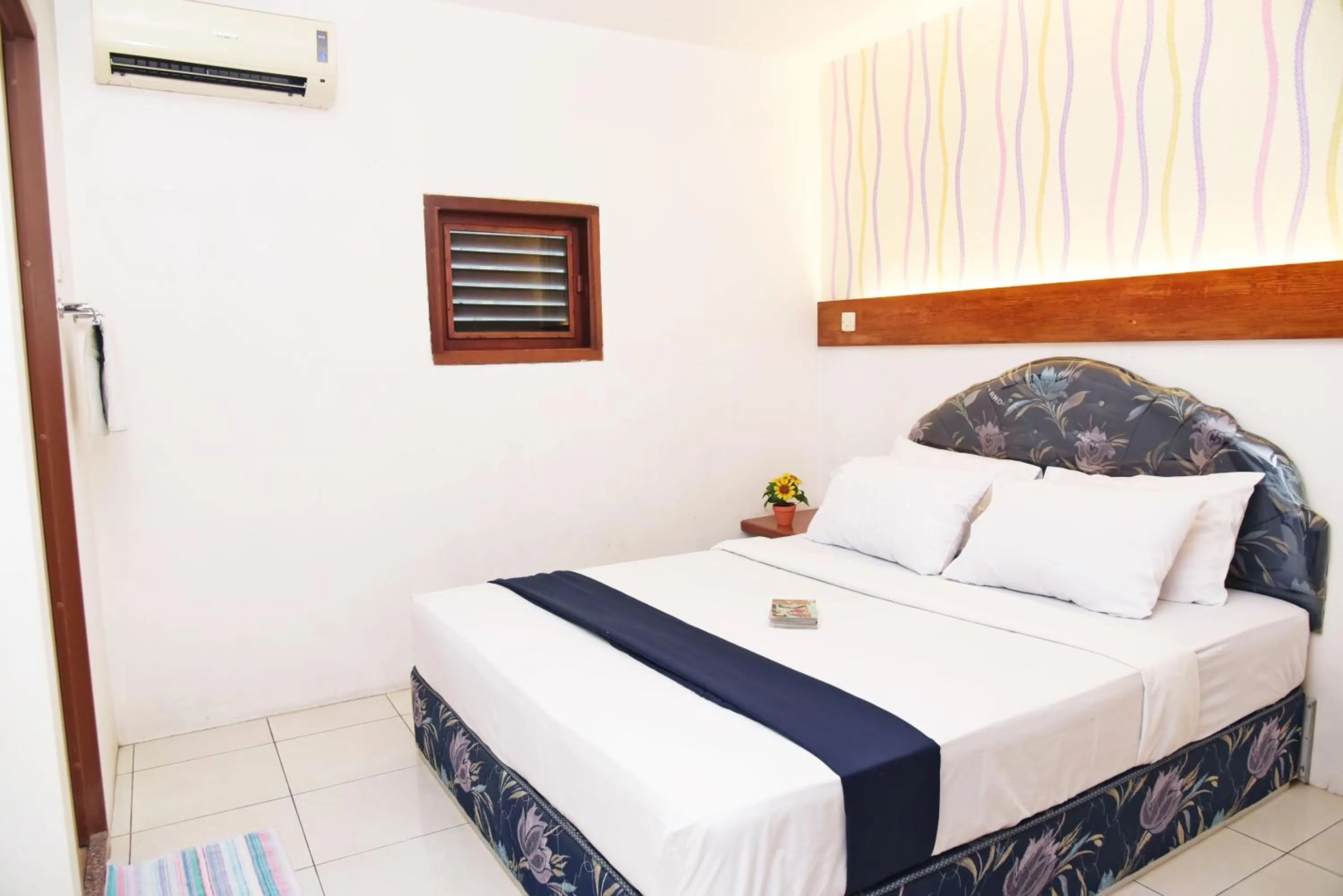 Bedroom, Bed in Hotel Olympic Semarang