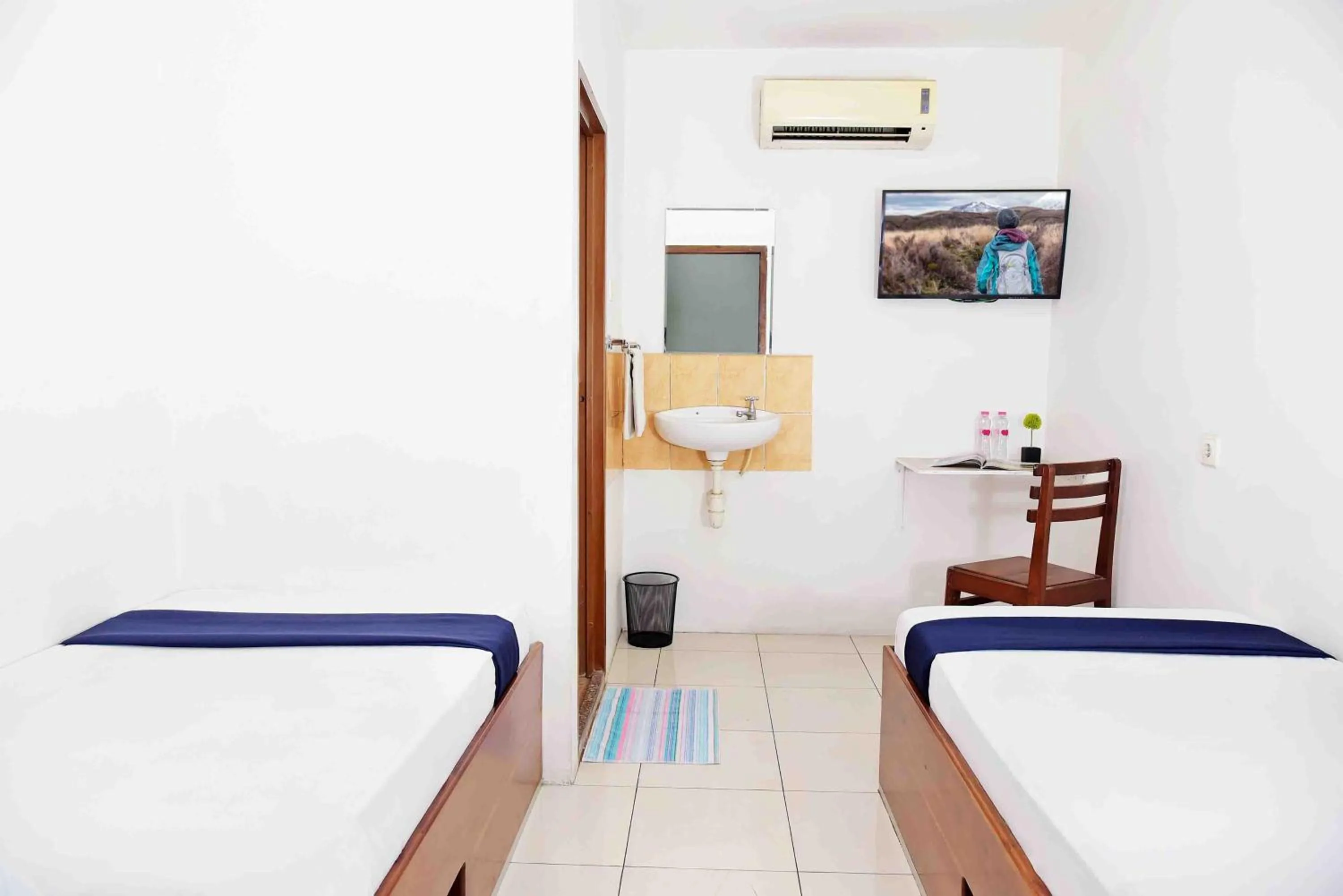 Bed in Hotel Olympic Semarang