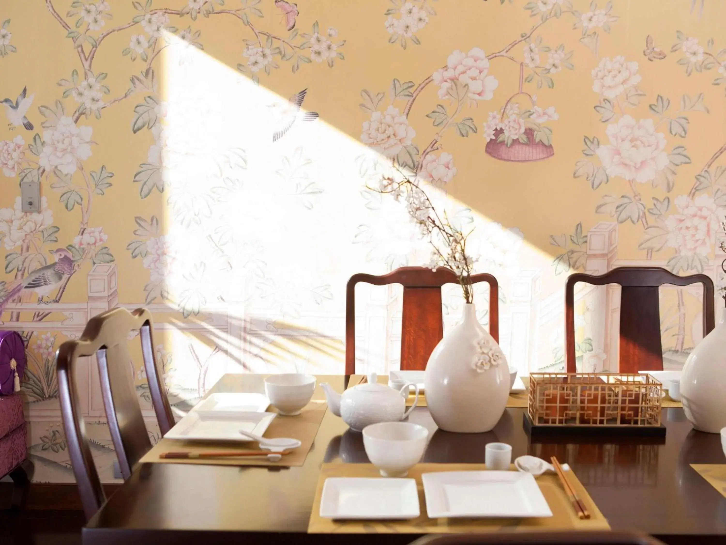 Restaurant/places to eat in Joy Nostalg Hotel and Suites Manila Managed by The Ascott Limited Restaurant/places to eat in Joy Nostalg Hotel and Suites Manila Managed by The Ascott Limited