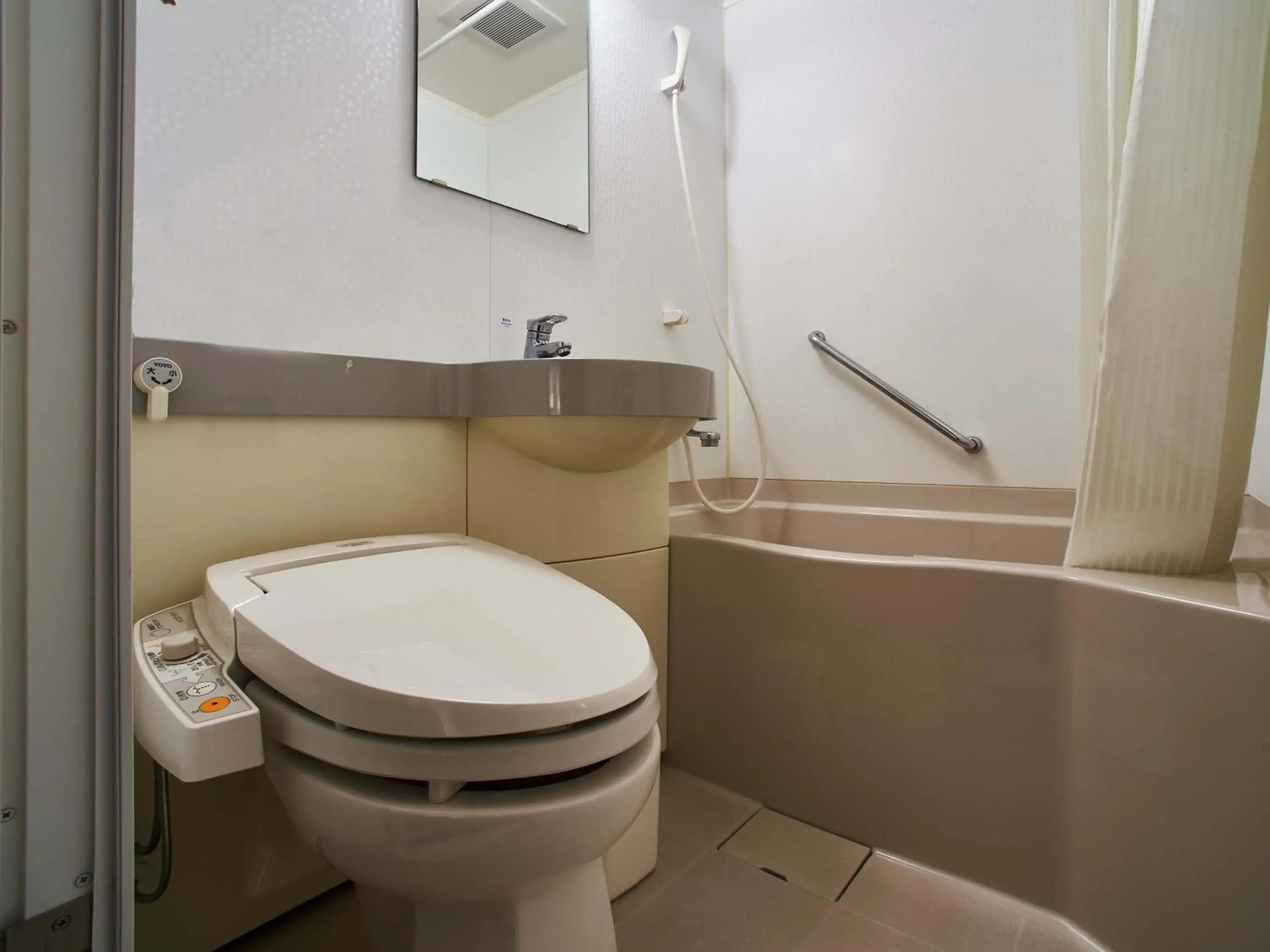 Double Room with Small Double Bed - single occupancy - Non-Smoking in APA Hotel Naha Matsuyama Double Room with Small Double Bed - single occupancy - Non-Smoking in APA Hotel Naha Matsuyama