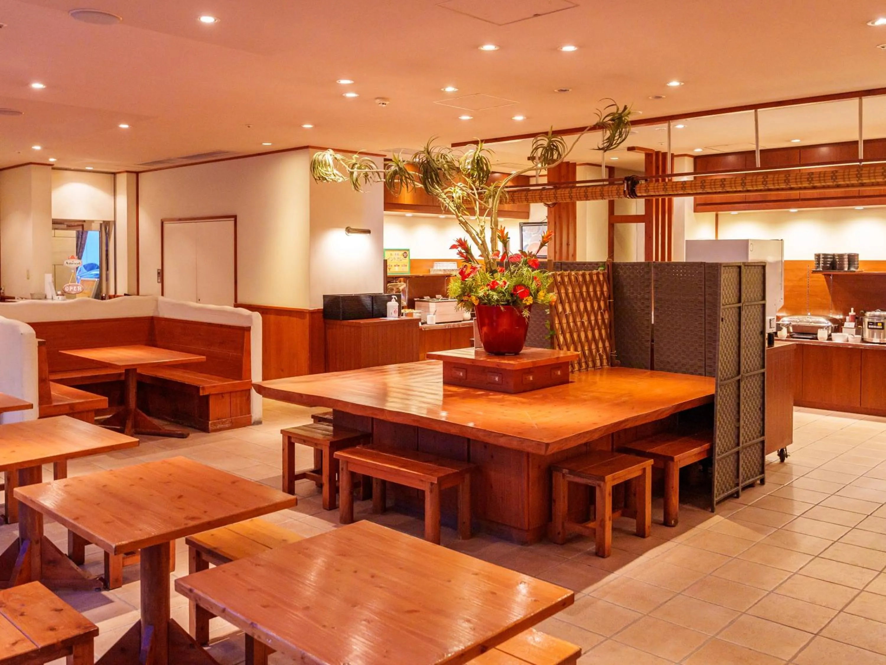 Restaurant/places to eat in APA Hotel Naha Matsuyama