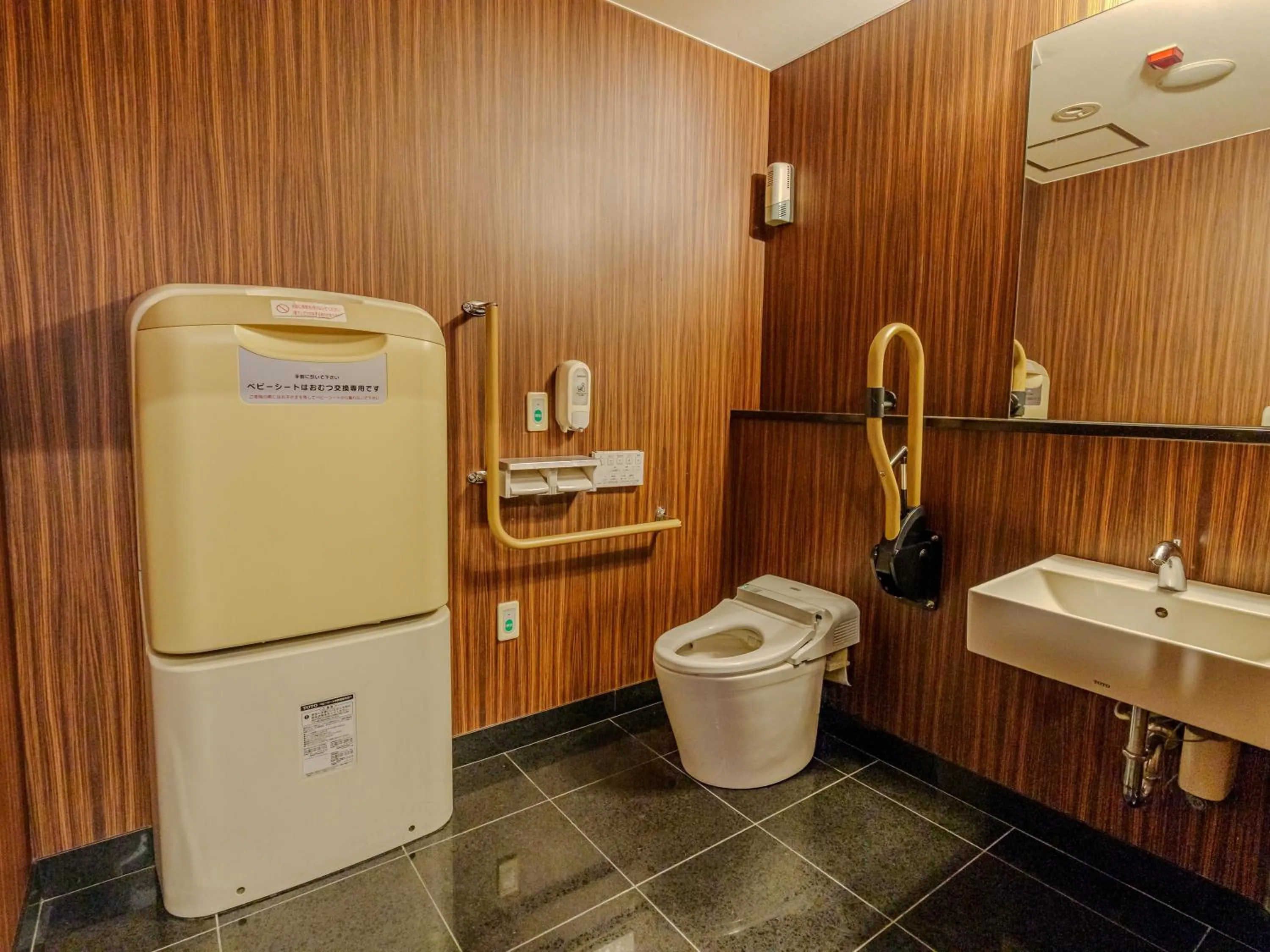 Toilet in APA Hotel Naha Matsuyama