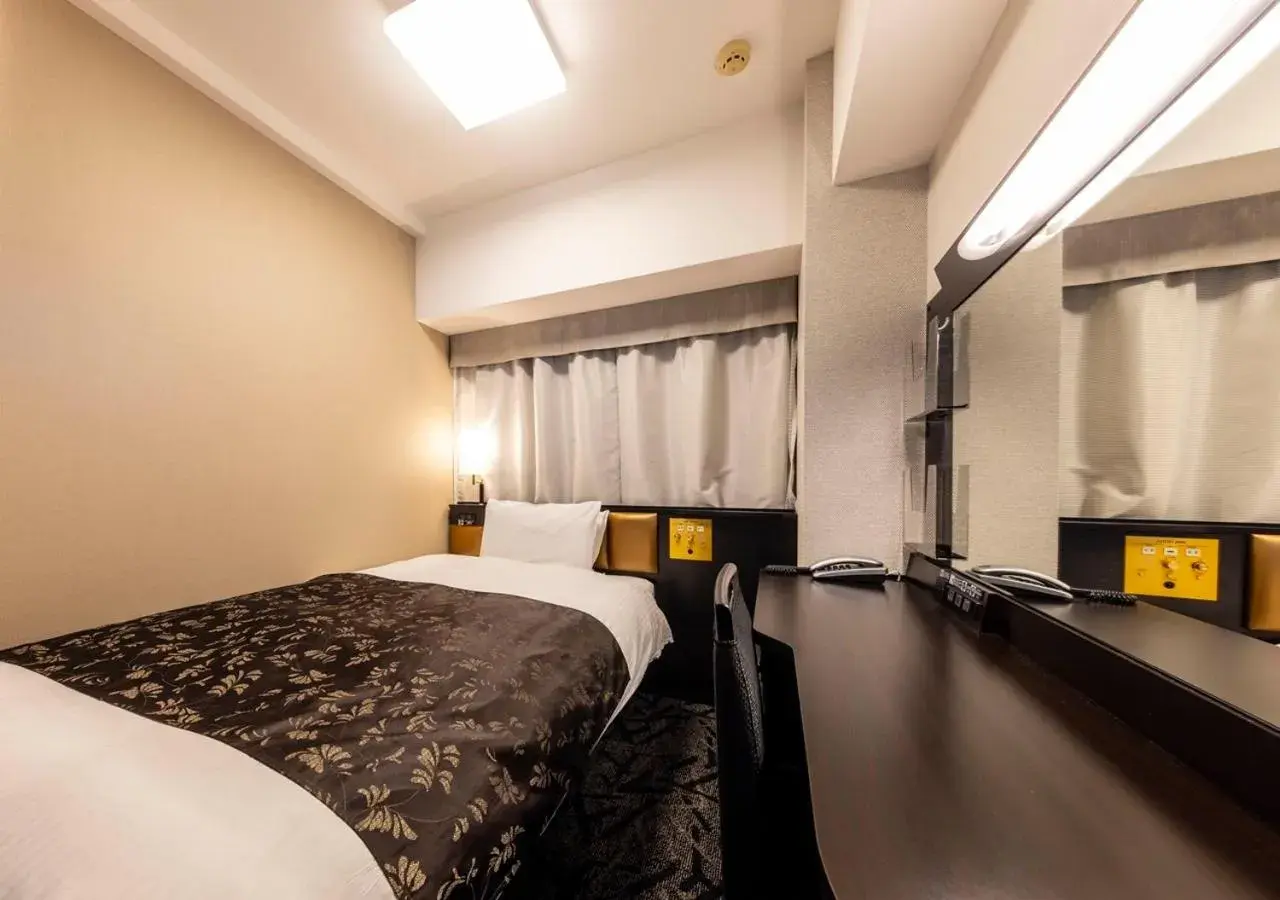 Photo of the whole room, Bed in APA Hotel Kanazawa Ekimae Photo of the whole room, Bed in APA Hotel Kanazawa Ekimae