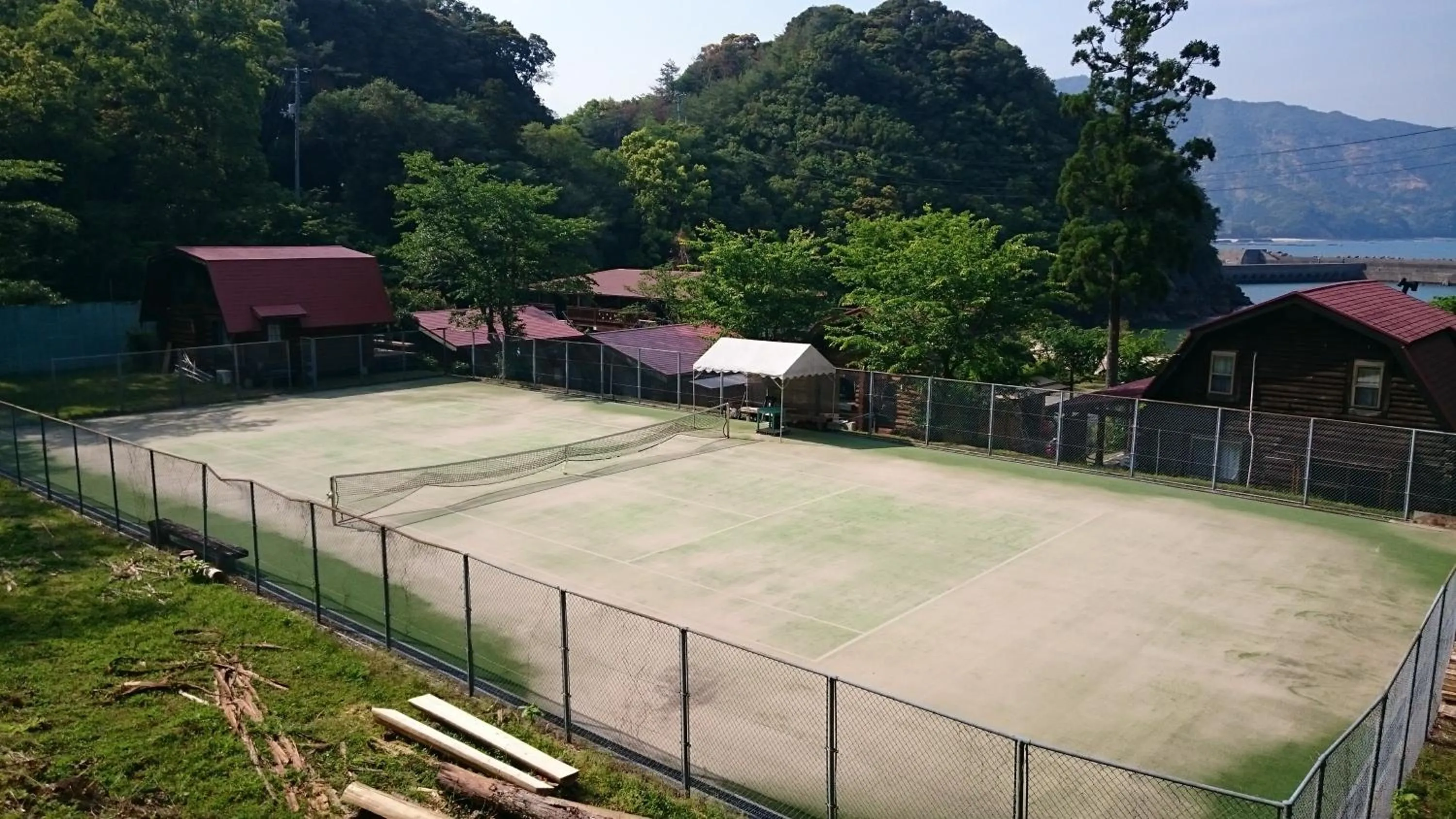 Tennis court in Pension Shishikui