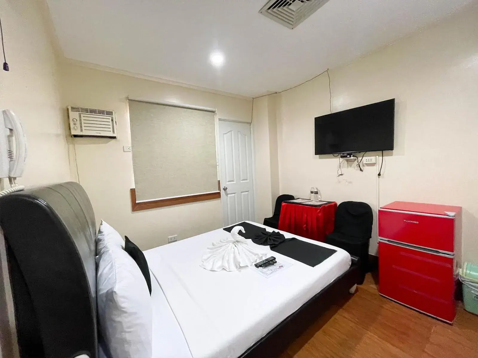 Bed in Chanel Paris Hotel powered by Cocotel Bed in Chanel Paris Hotel powered by Cocotel