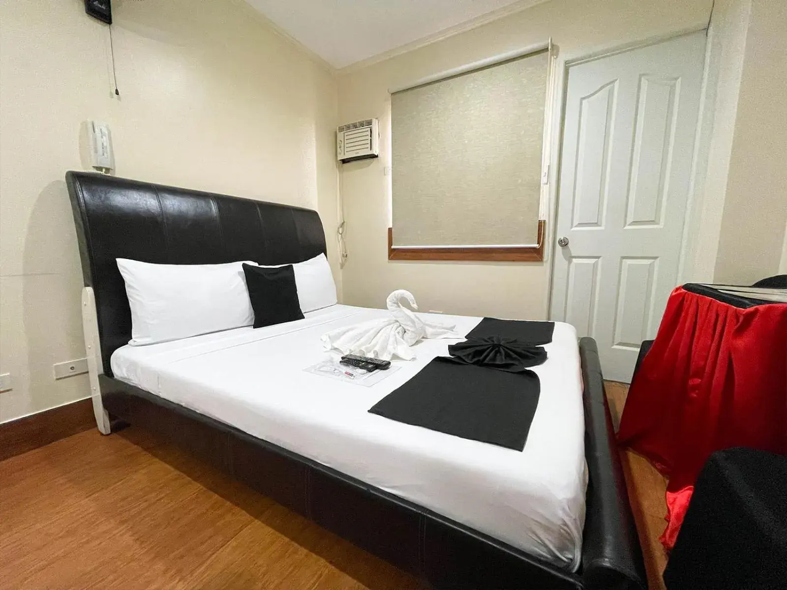 Bed in Chanel Paris Hotel powered by Cocotel Bed in Chanel Paris Hotel powered by Cocotel