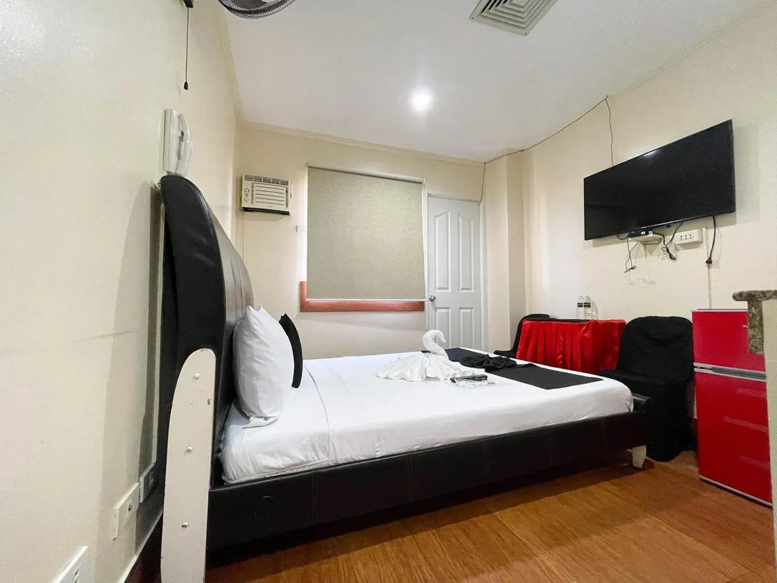 Bed in Chanel Paris Hotel powered by Cocotel Bed in Chanel Paris Hotel powered by Cocotel