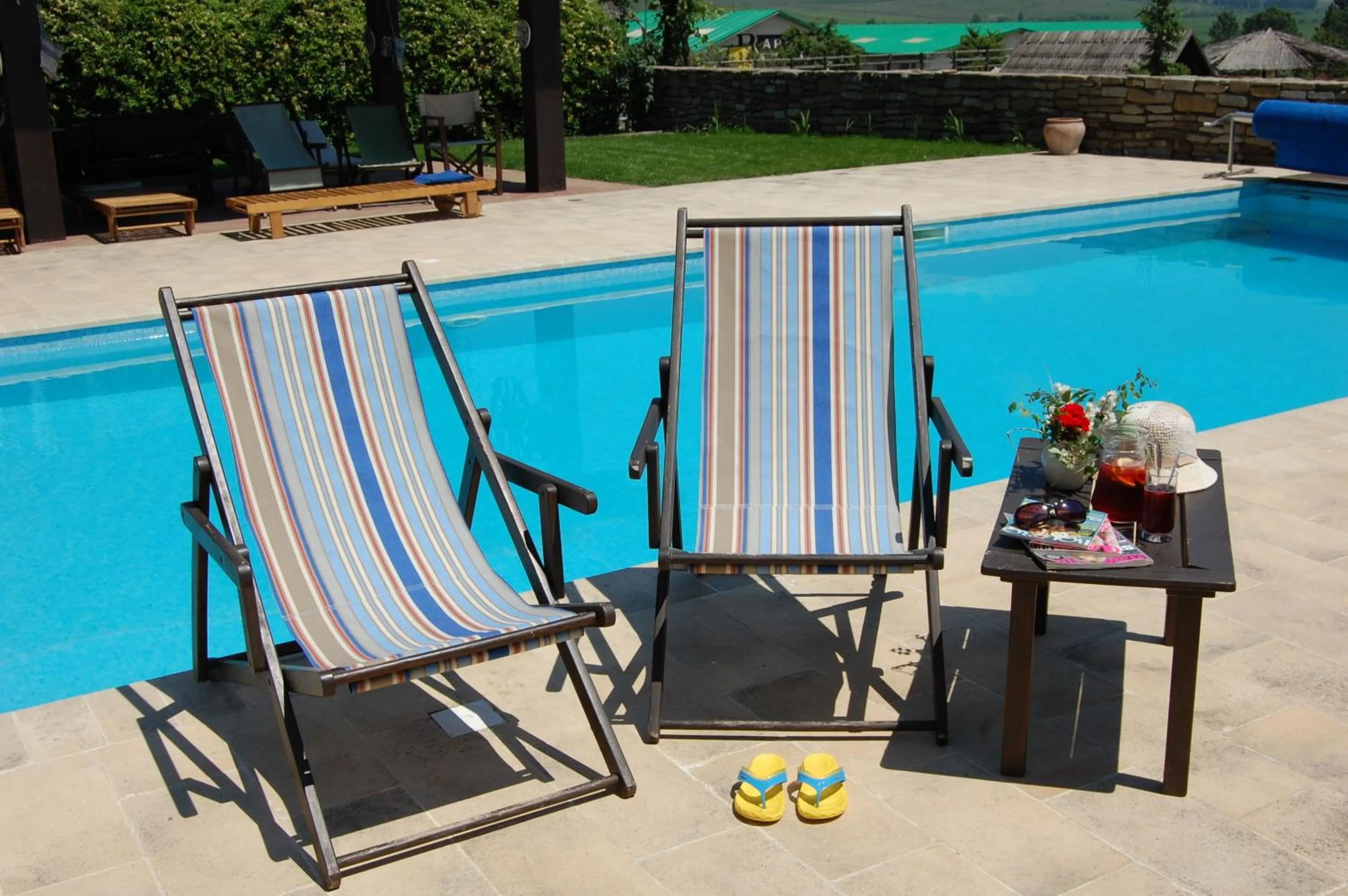 Swimming pool in Country Club La Mesteceni