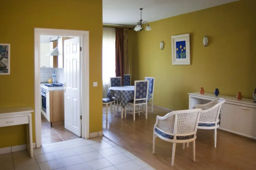 Country Club La Mesteceni