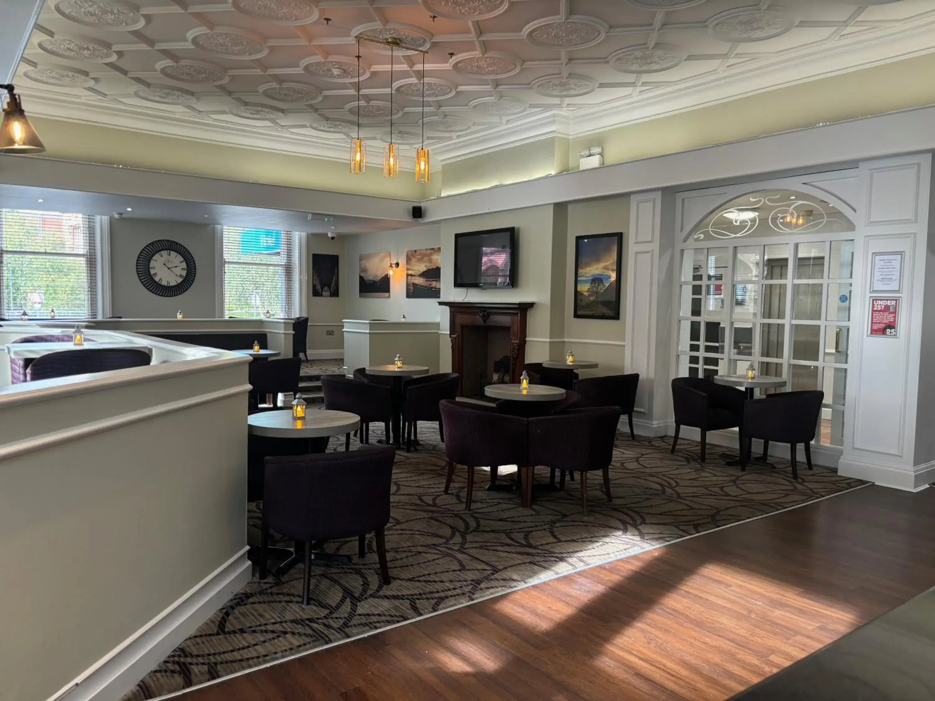 Lounge or bar in Carlisle Station Hotel, Sure Hotel Collection by BW Lounge or bar in Carlisle Station Hotel, Sure Hotel Collection by BW